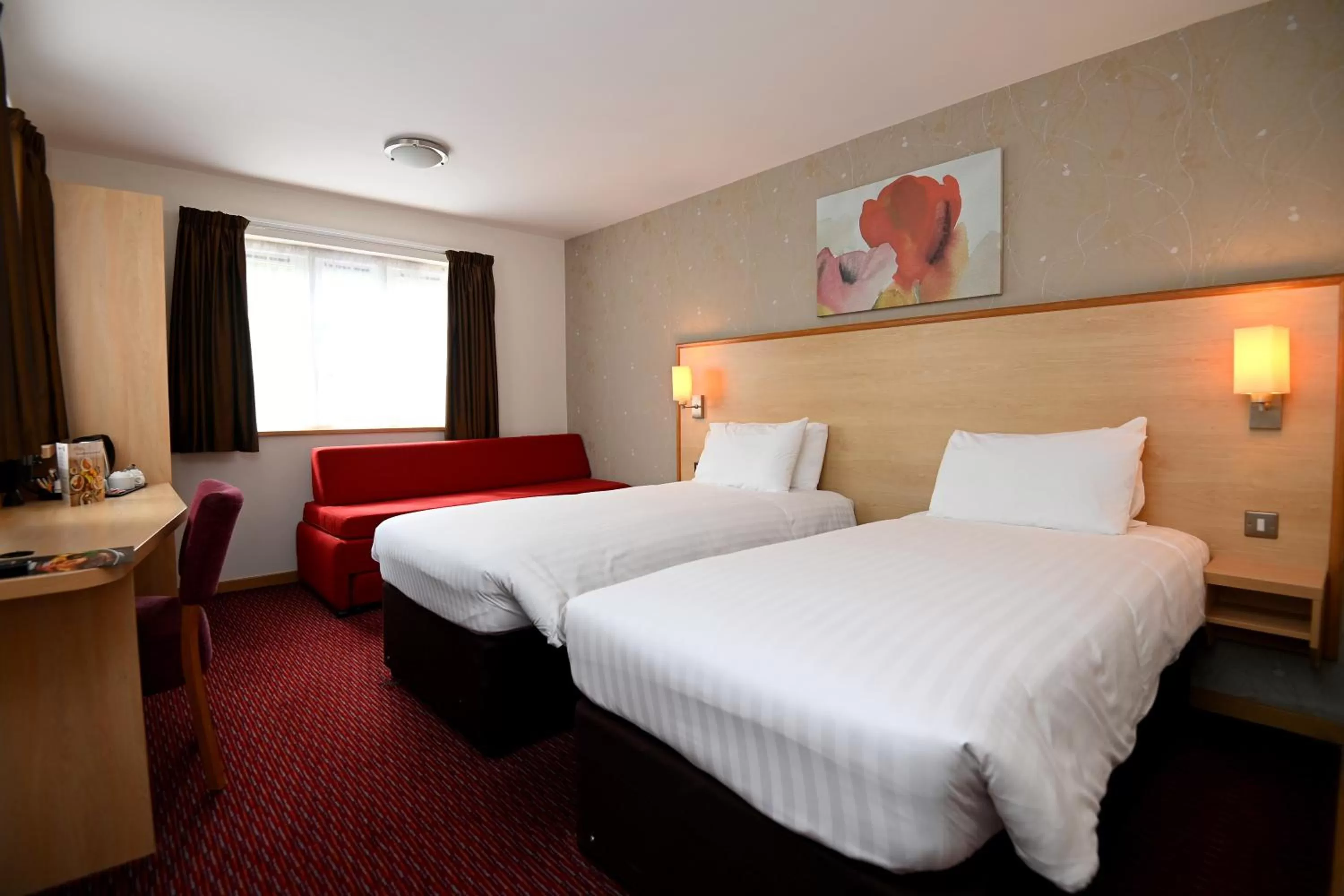 Bedroom, Bed in Meadow Farm Redditch by Marstons Inns