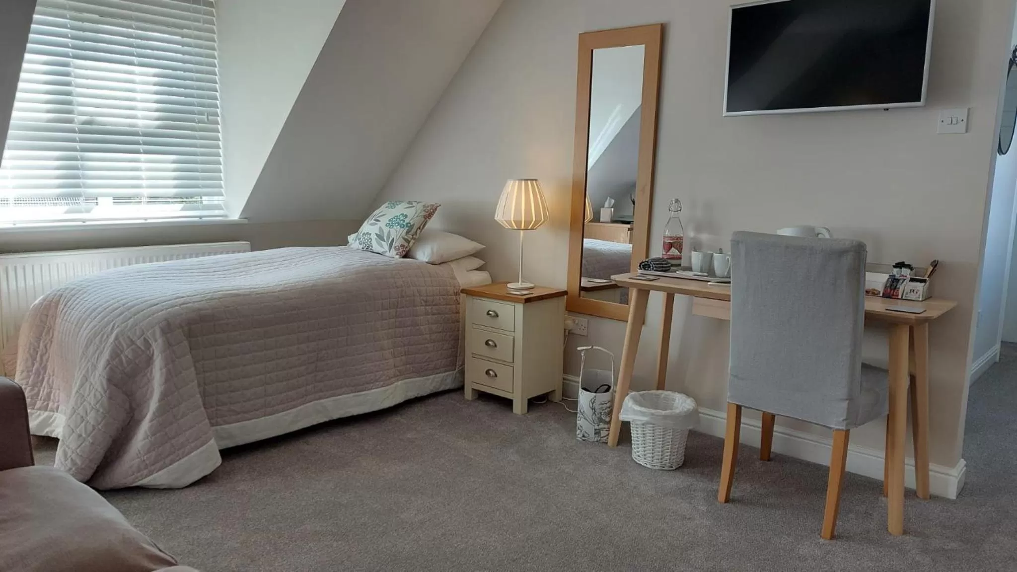 Bed in Westwood Lodge B & B Boston