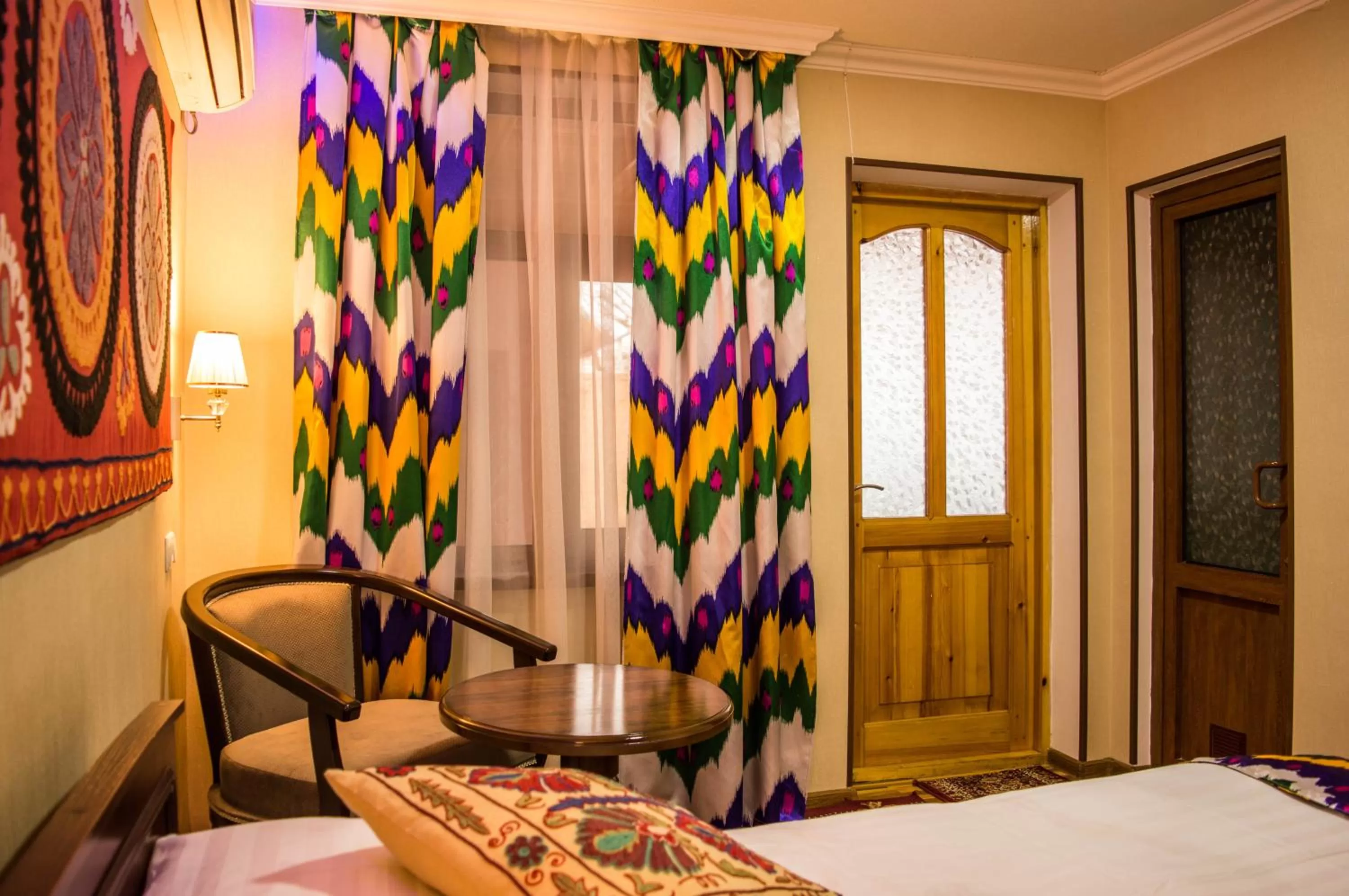 Photo of the whole room, Seating Area in Jahongir Guest House