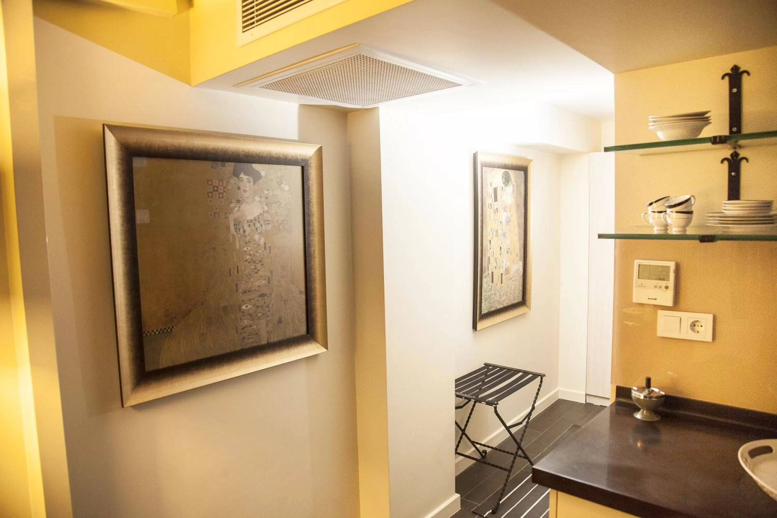 Kitchen or kitchenette in Villa Pera Suite Hotel