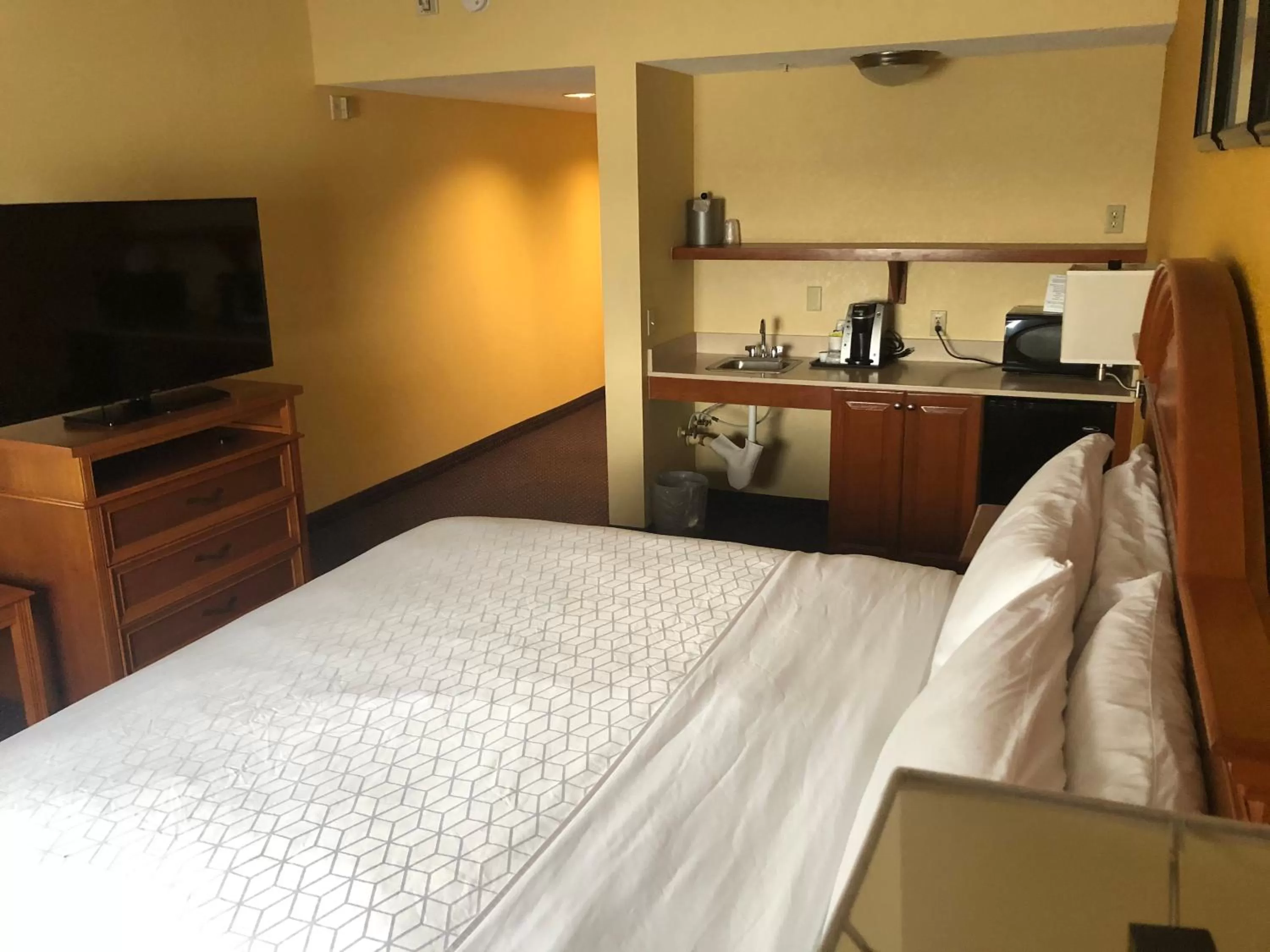 King Room with Bath Tub - Disability Access/Non-Smoking  in Holiday Inn Express and Suites Fort Lauderdale Airport West, an IHG Hotel