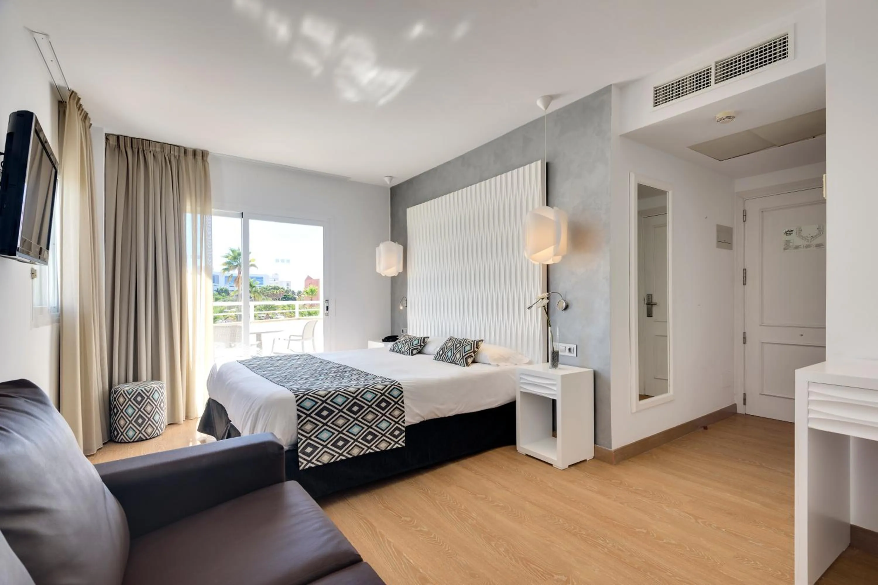 Bedroom, Bed in Cala Millor Garden Hotel - Adults Only