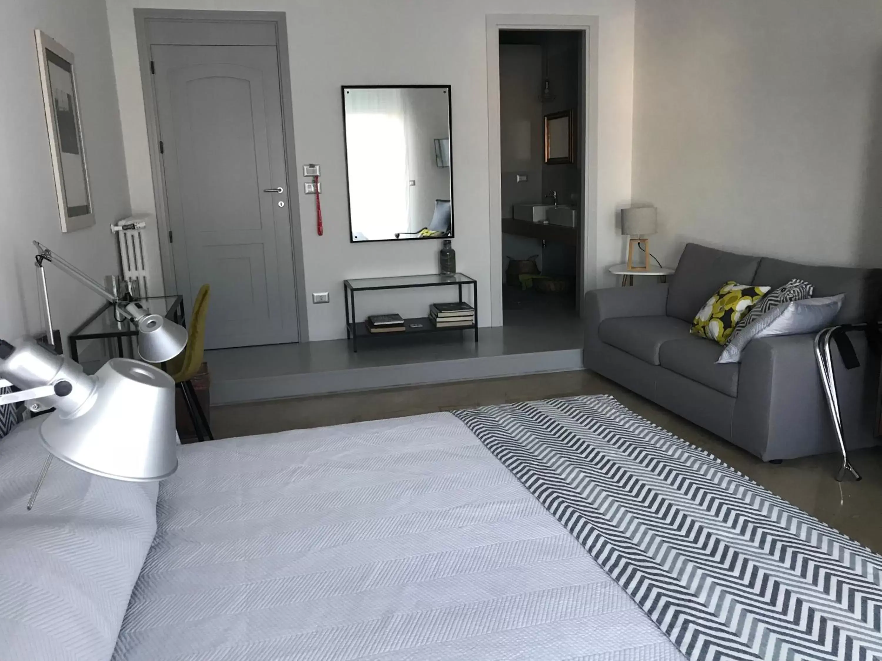 Triple Room with Bathroom in B&B Questa casa non e'un albergo Triple Room with Bathroom in B&B Questa casa non e'un albergo