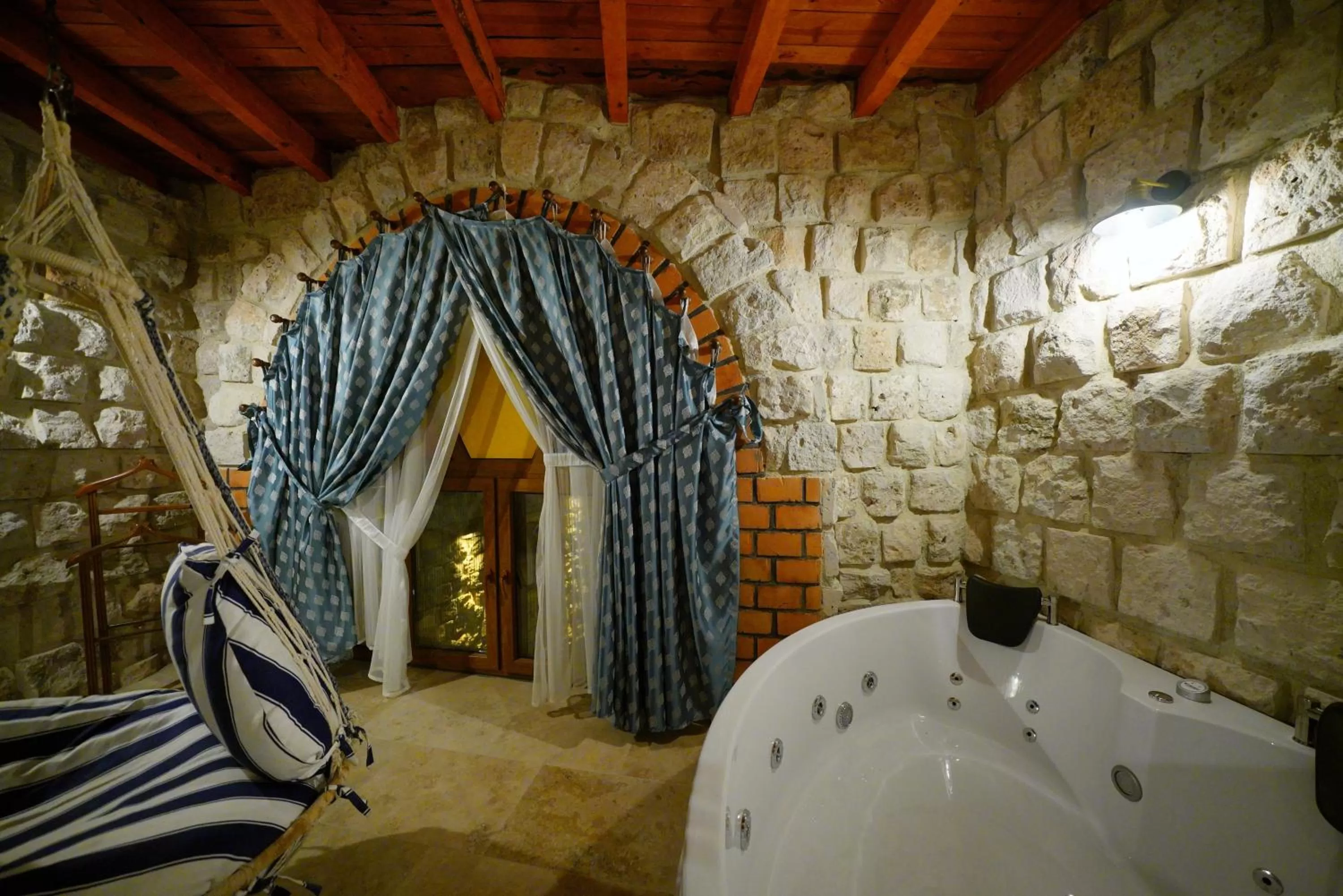Hot Tub in Cappadocia Nar Cave House & Swimming Pool
