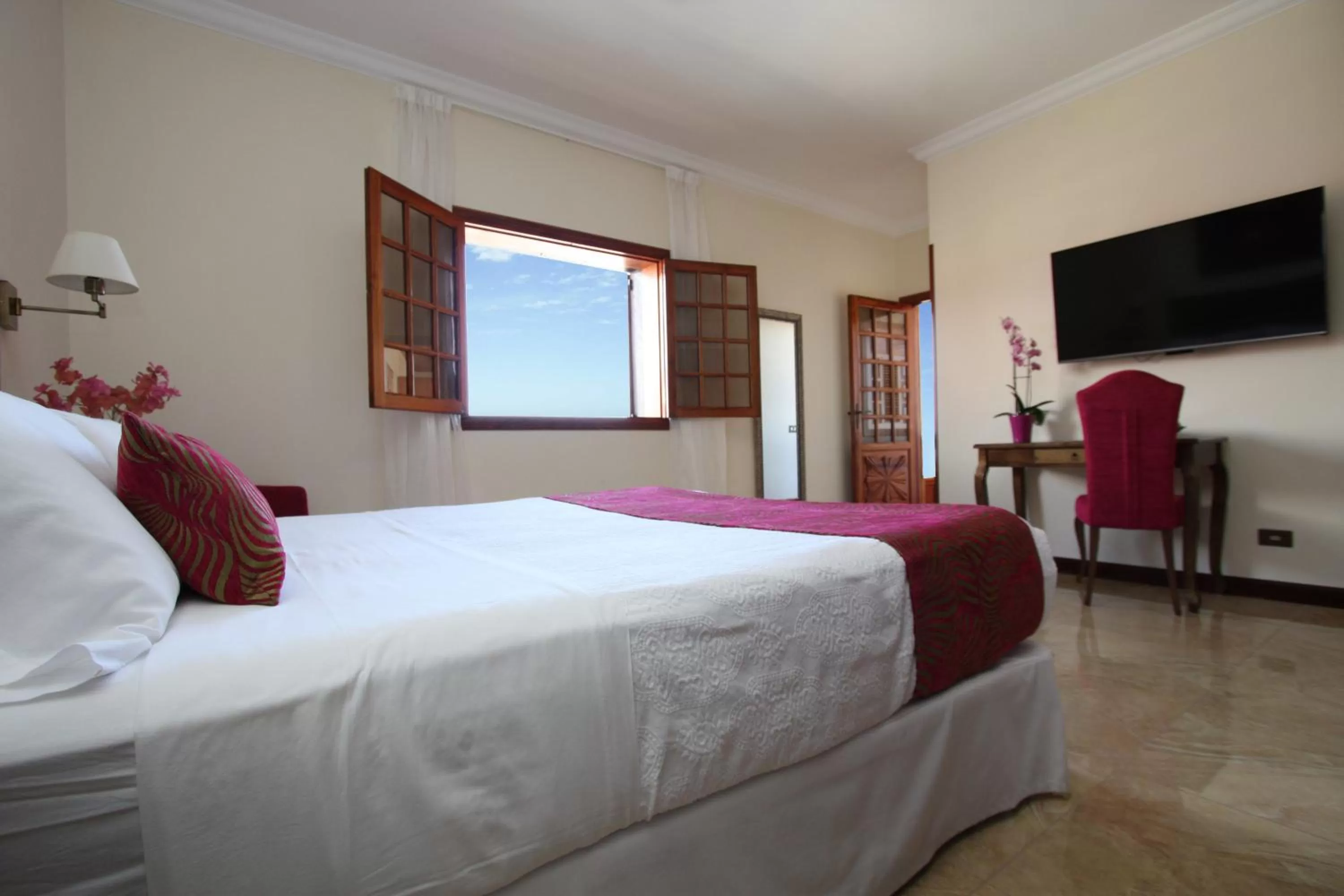 Communal lounge/ TV room, Bed in Il Sogno di Gio della Laguna