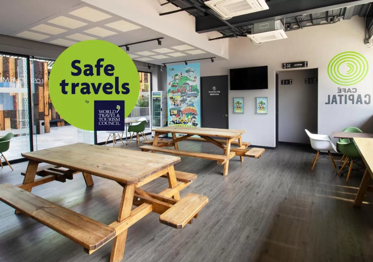 Meals in Hotel MX aeropuerto CDMX, Trademark Collection by Wyndham