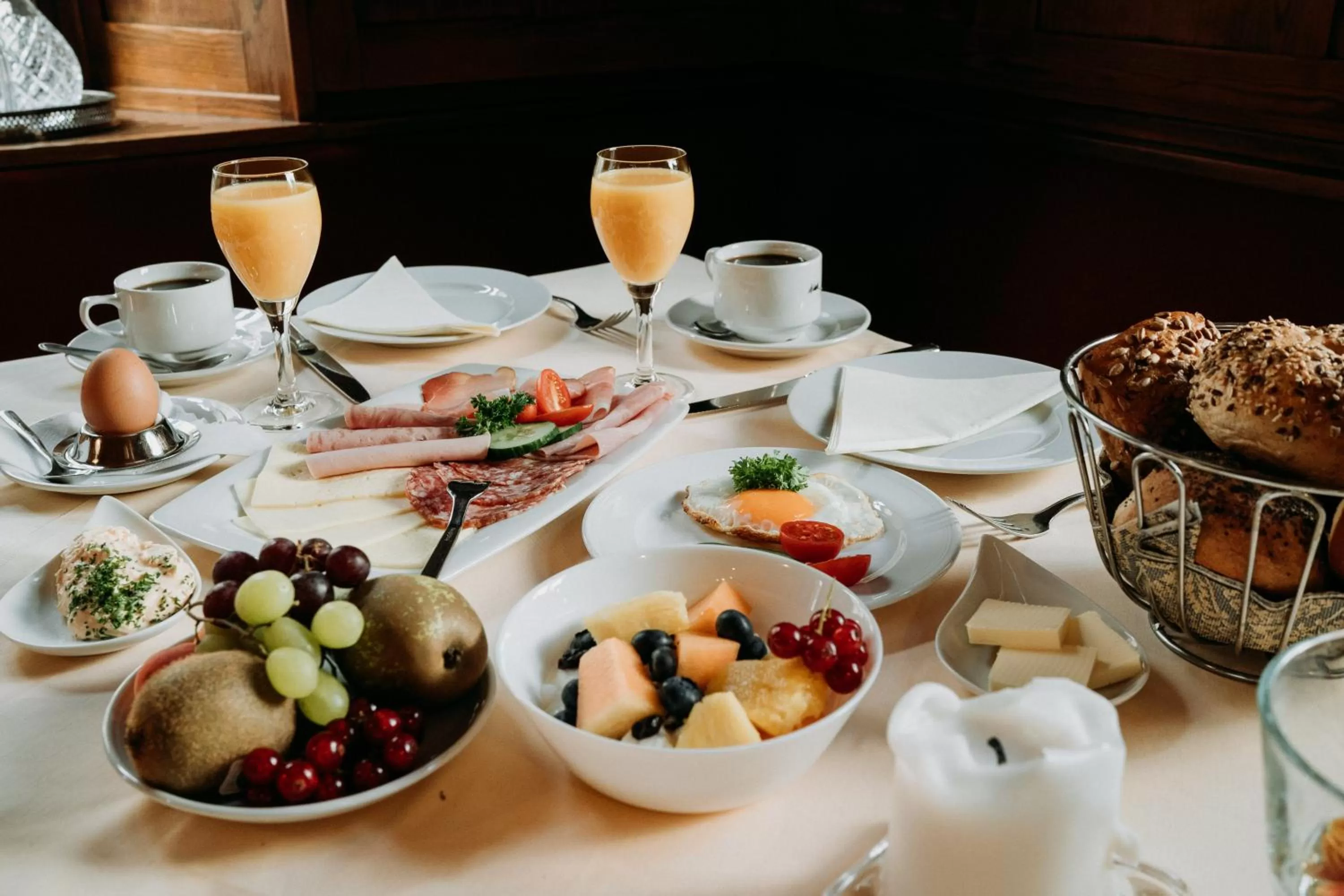 Buffet breakfast in Fränkischer Gasthof-Hotel zum Koppen