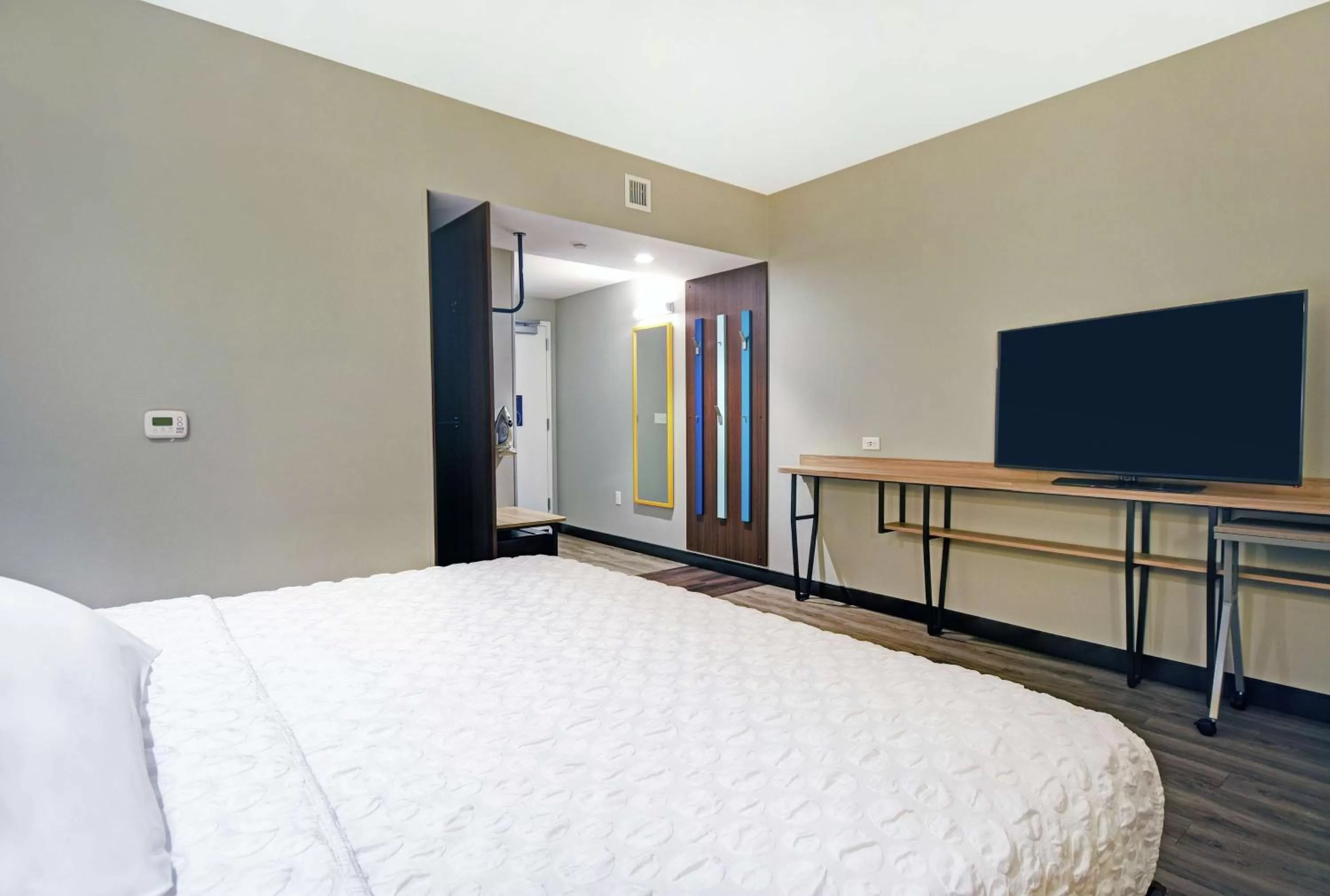 Bedroom, Bed in Tru By Hilton Portland Airport Area Me
