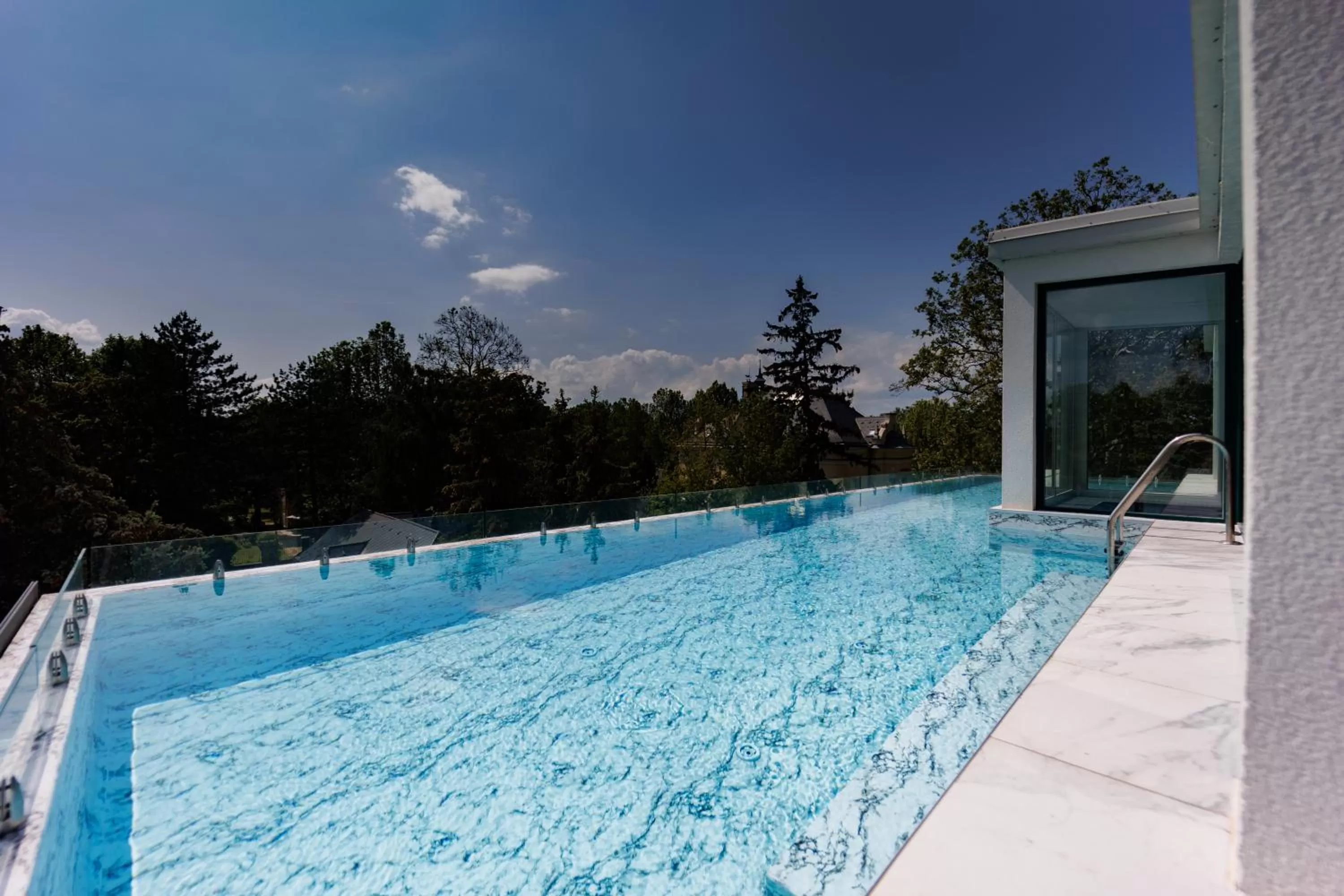 Swimming pool in Villa Bauhaus Wellness Apart-Hotel