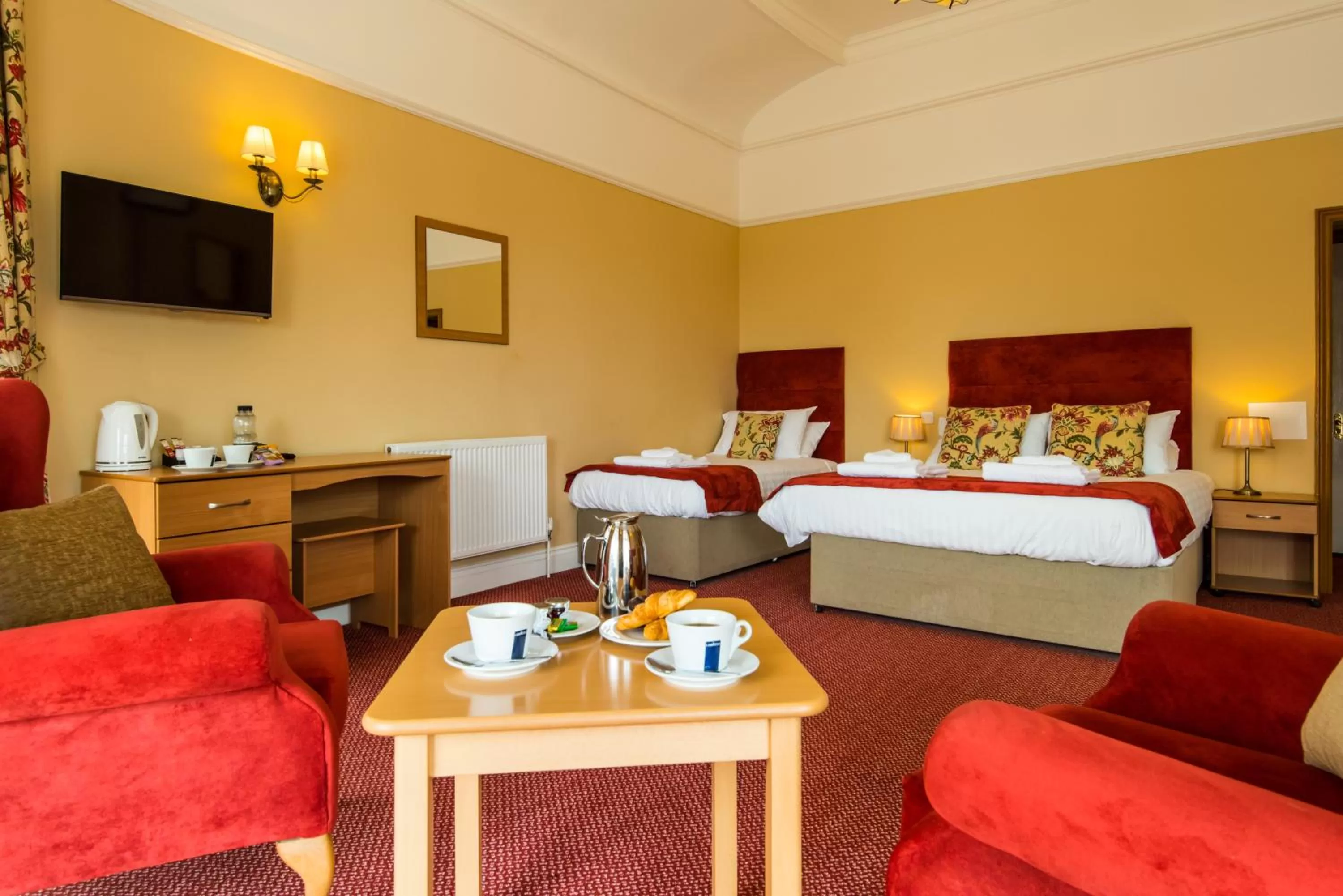 Bedroom, Bed in Cliffden Hotel