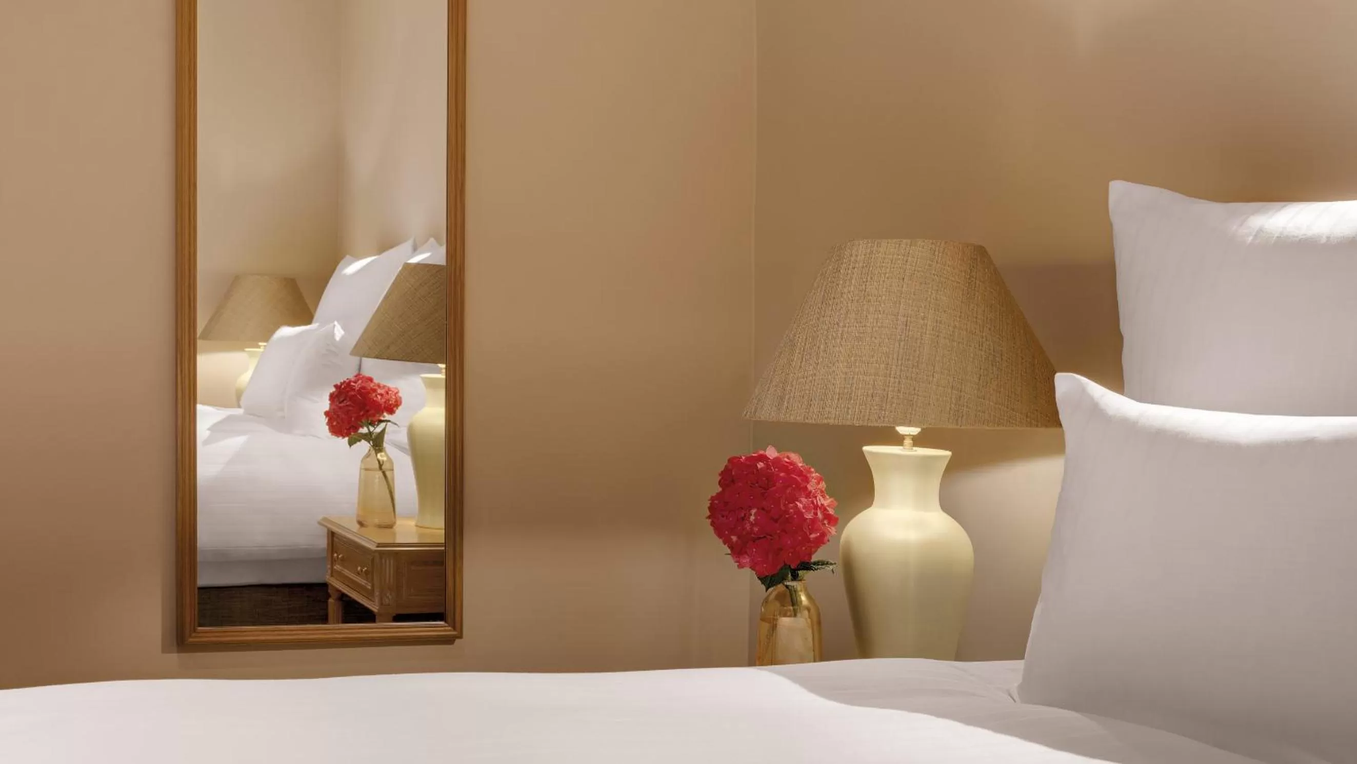 Decorative detail, Bed in Excelsior by Geisel