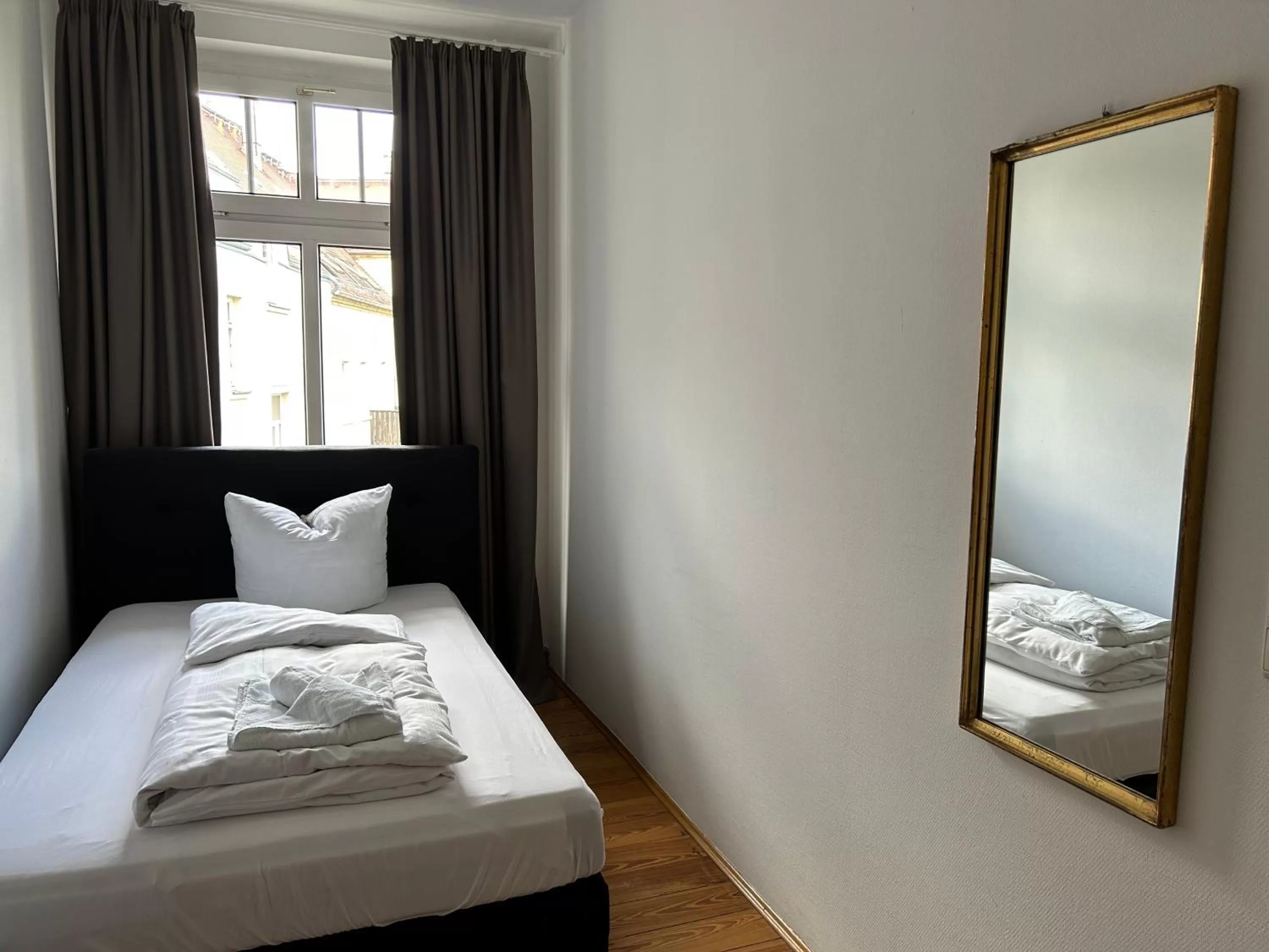 Photo of the whole room, Bed in Jahrhunderthotel Leipzig