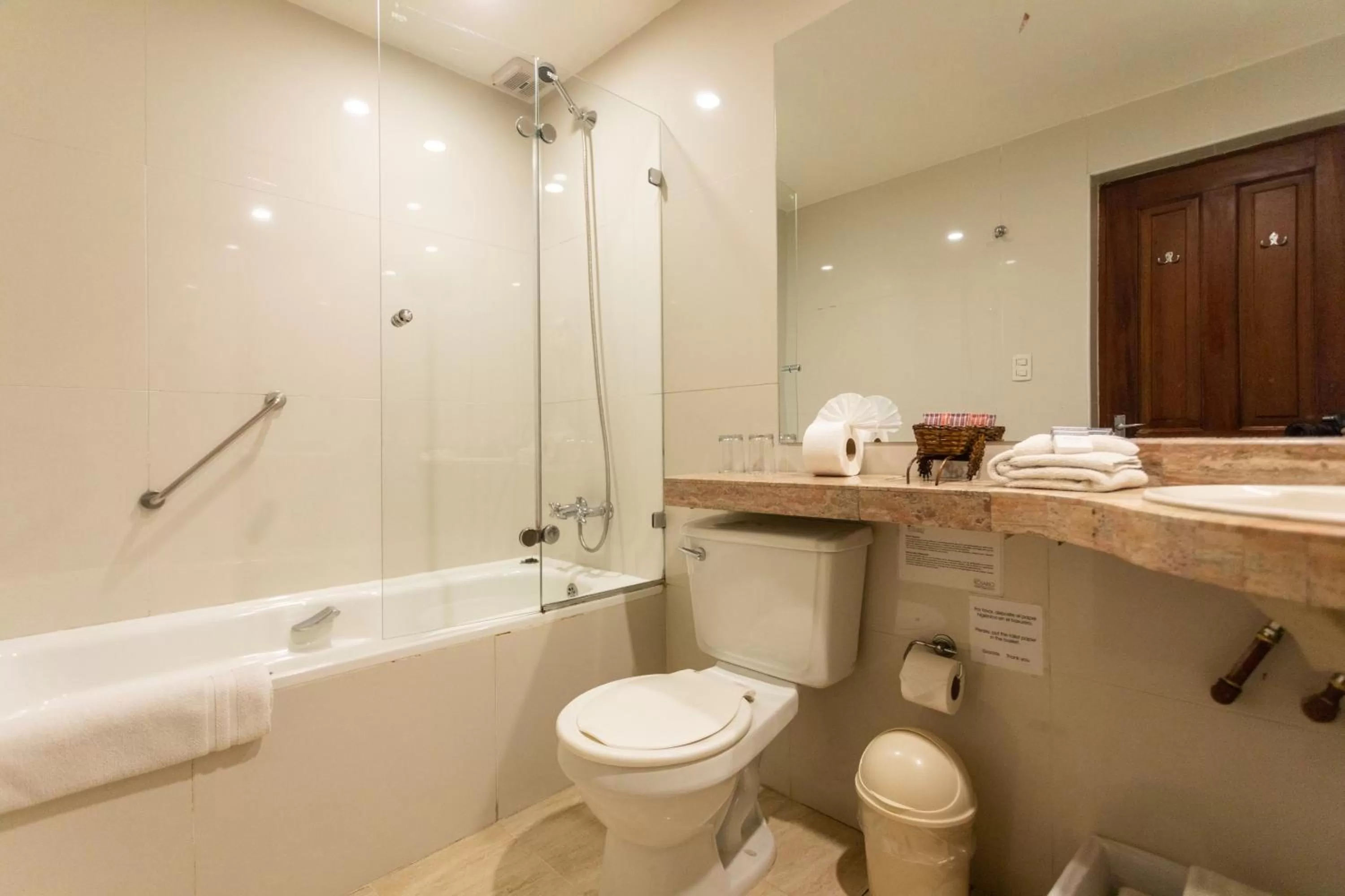 Shower in Hotel Rosario La Paz