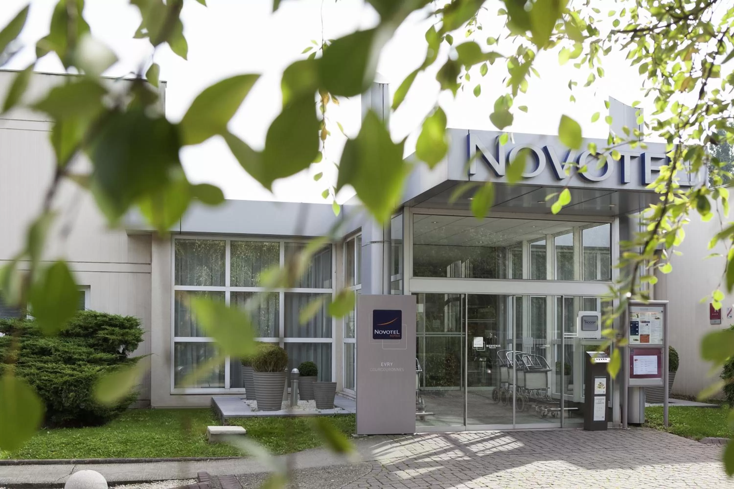 Property building in Hotel Novotel Evry Courcouronnes