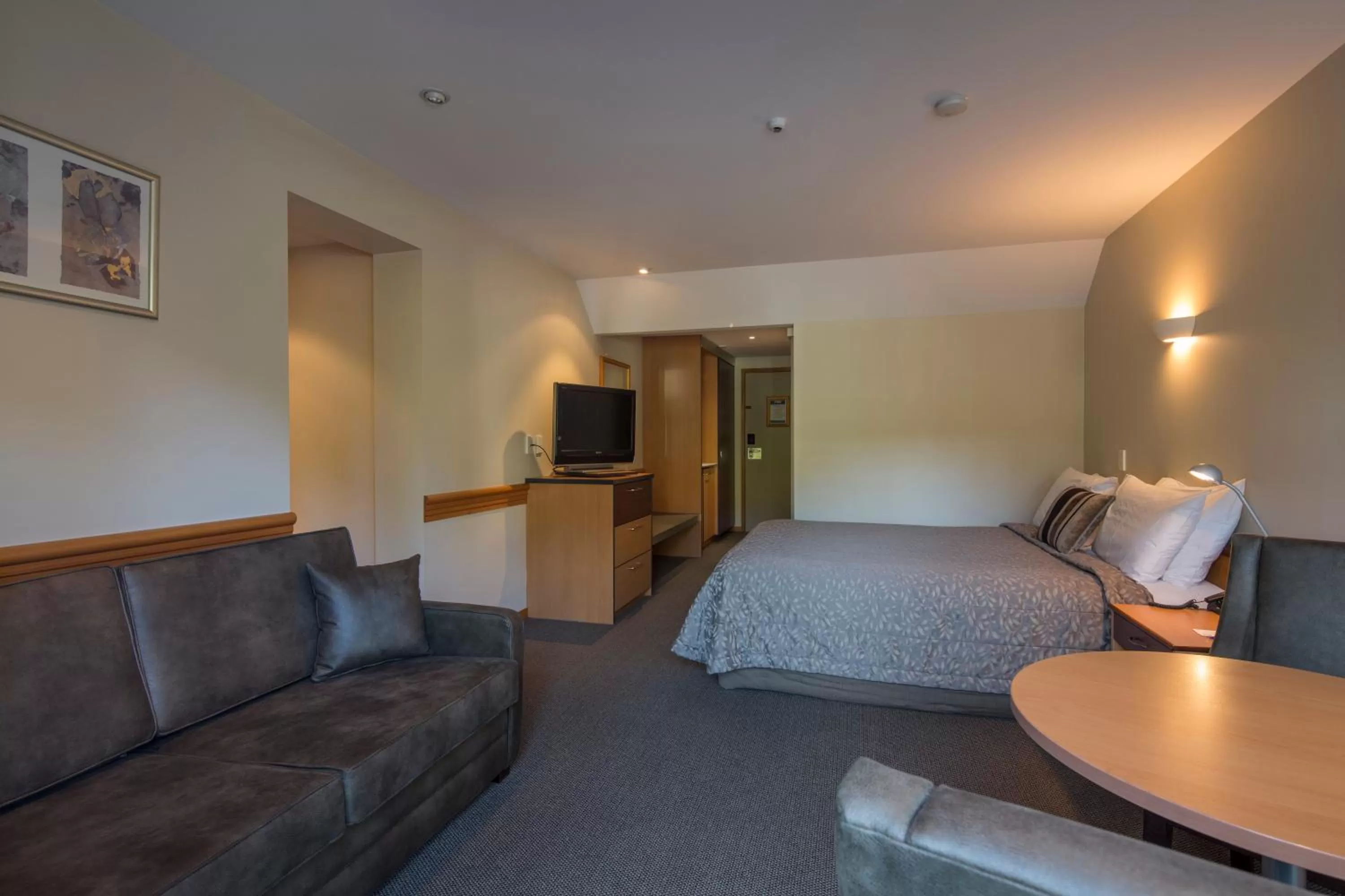 TV and multimedia, Bed in Dunedin Leisure Lodge - Distinction