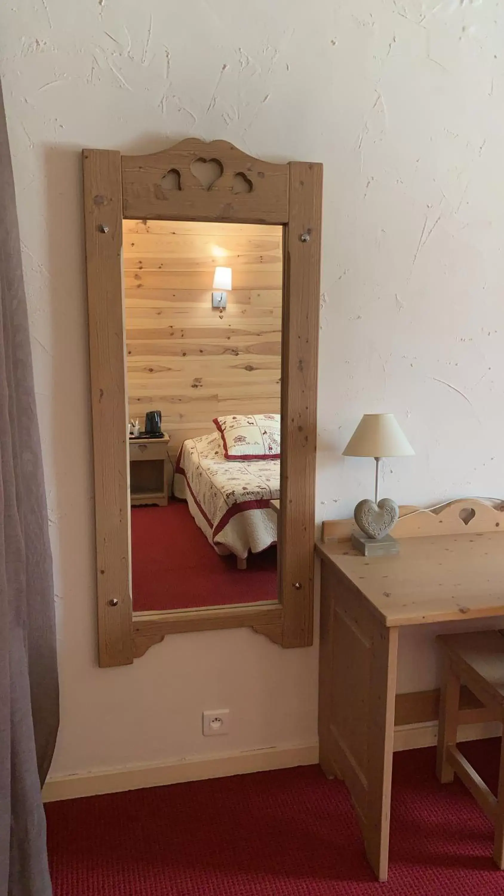 Twin Room in Hôtel Le Dauphin Twin Room in Hôtel Le Dauphin