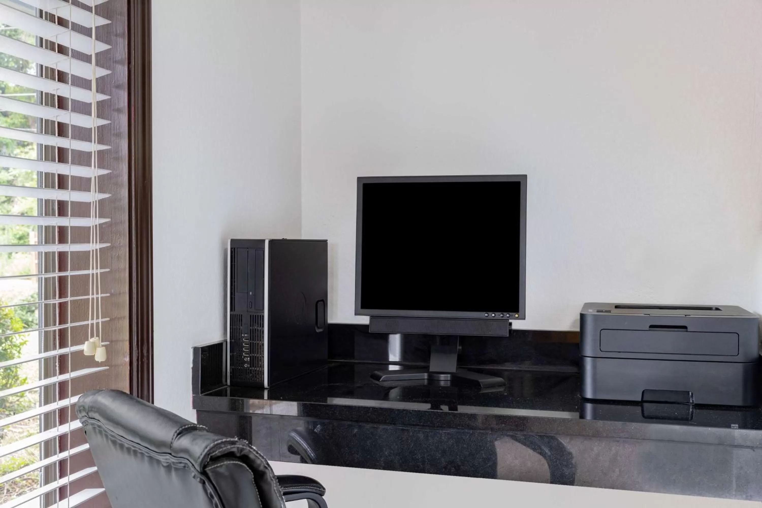 Business facilities in Days Inn by Wyndham Pensacola I-10