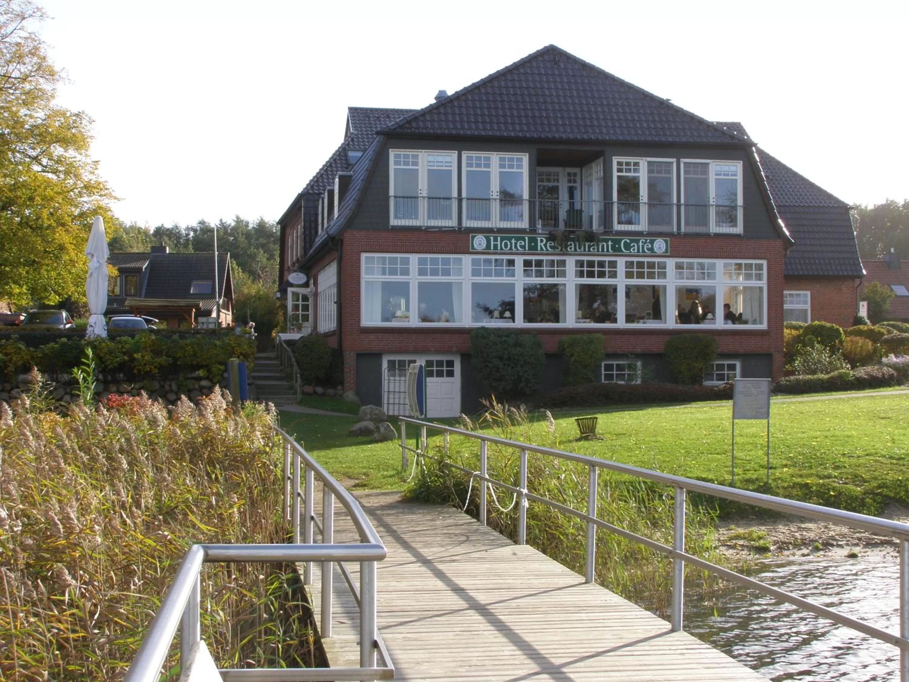 Property building in Hotel Fährhaus Niederkleveez
