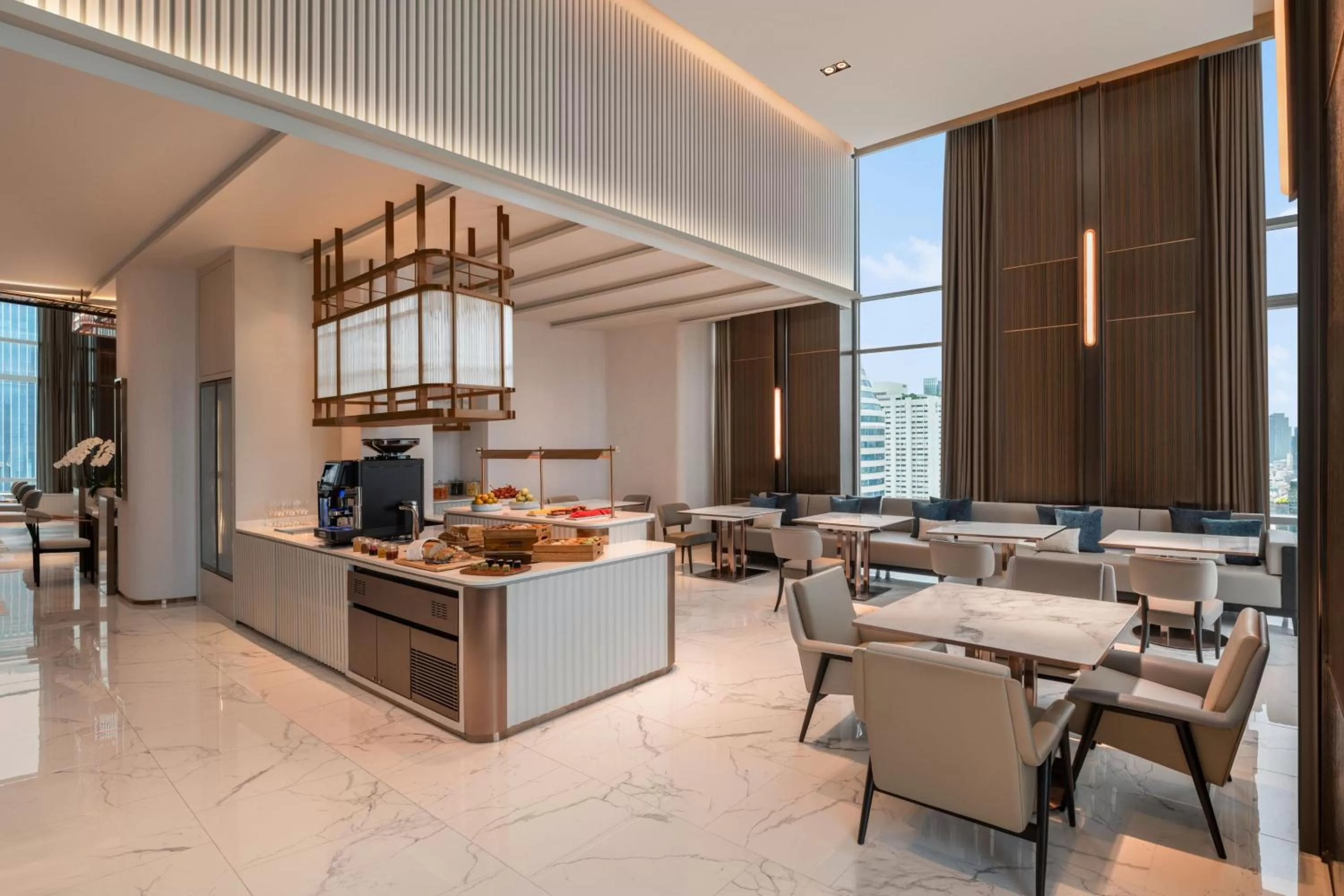 Lounge or bar in Le Meridien Bangkok