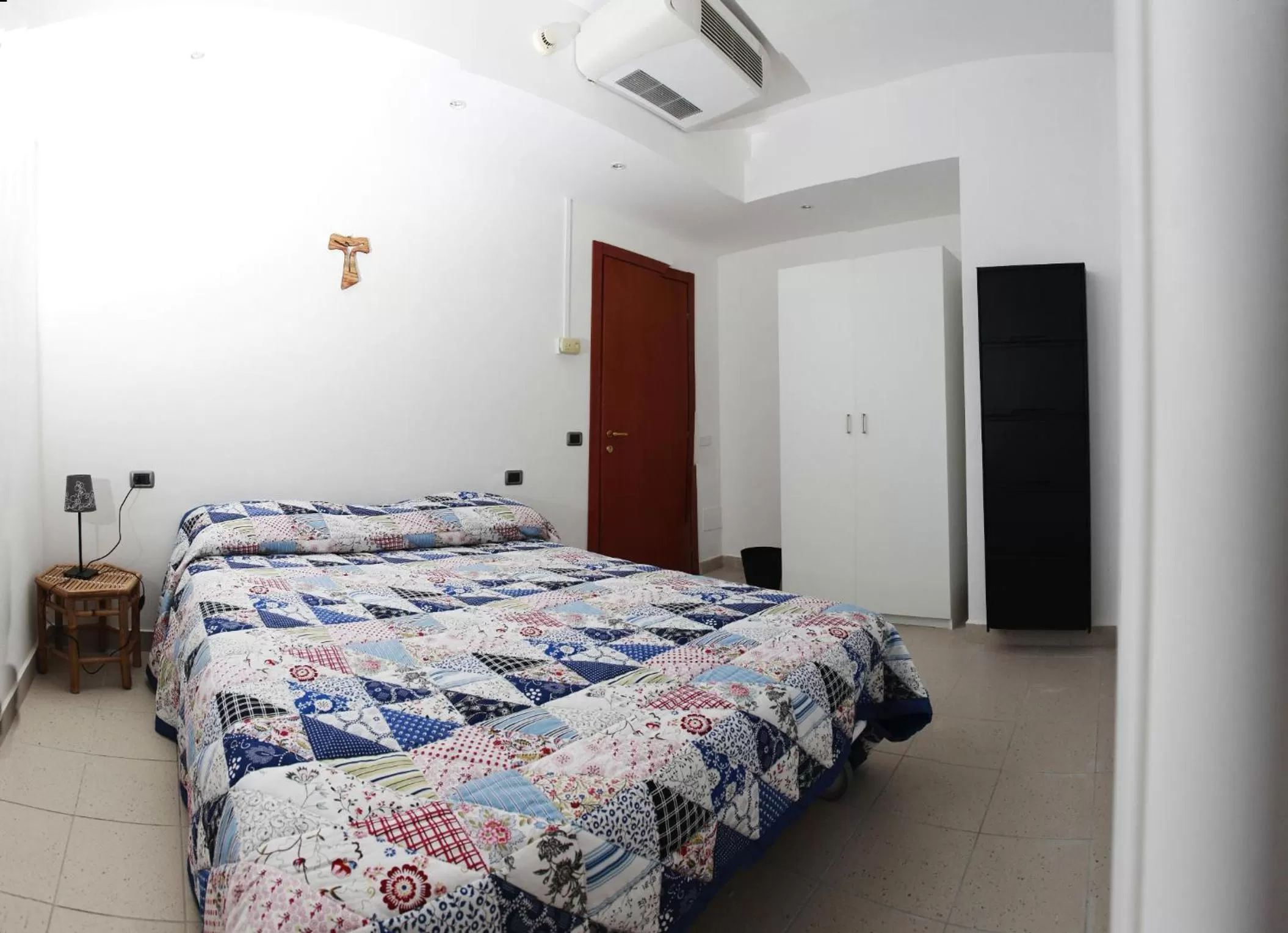 Bed in Apartment Lake Maggiore - ITALIA