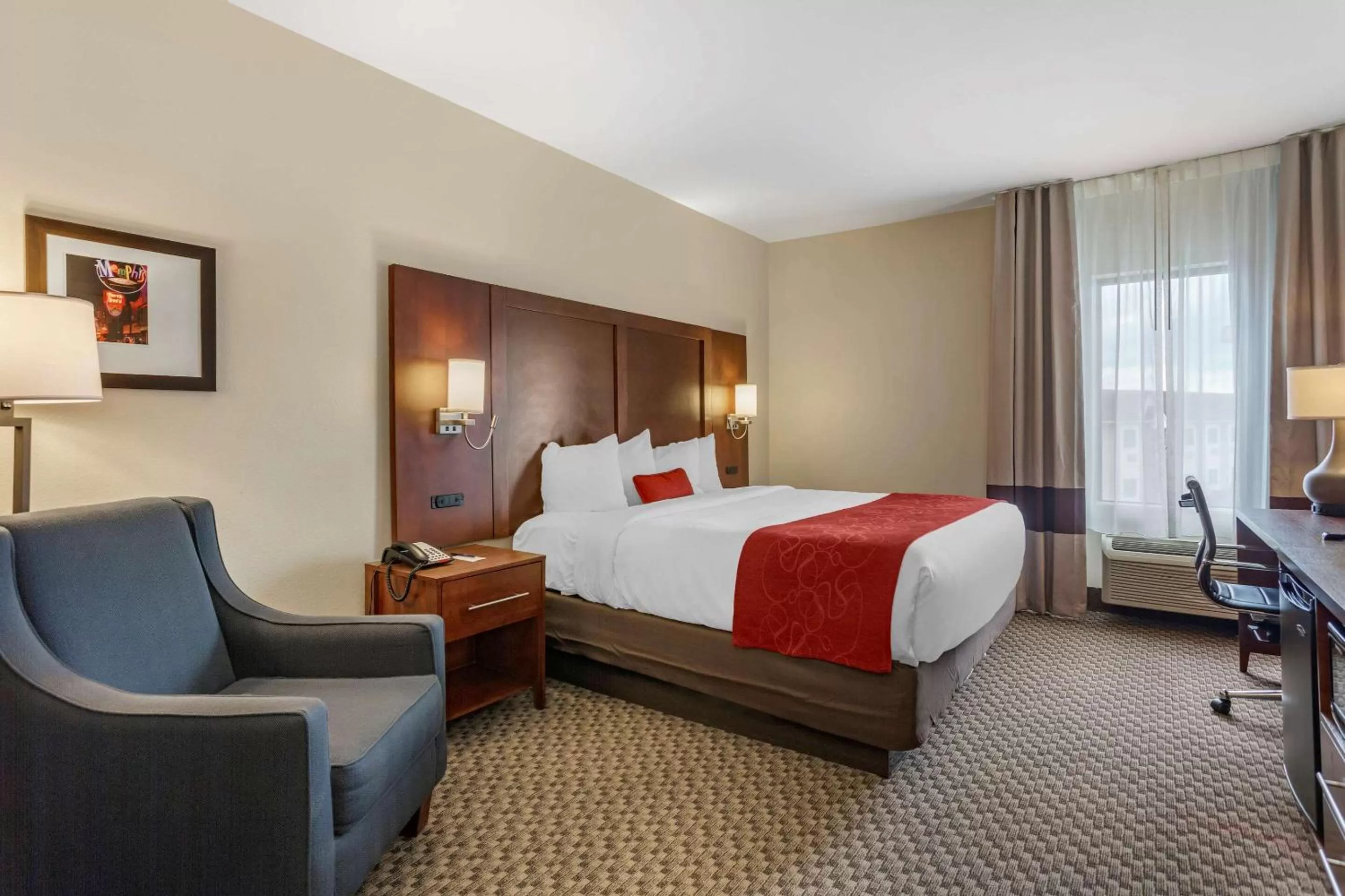 Photo of the whole room, Bed in Comfort Suites Cordova