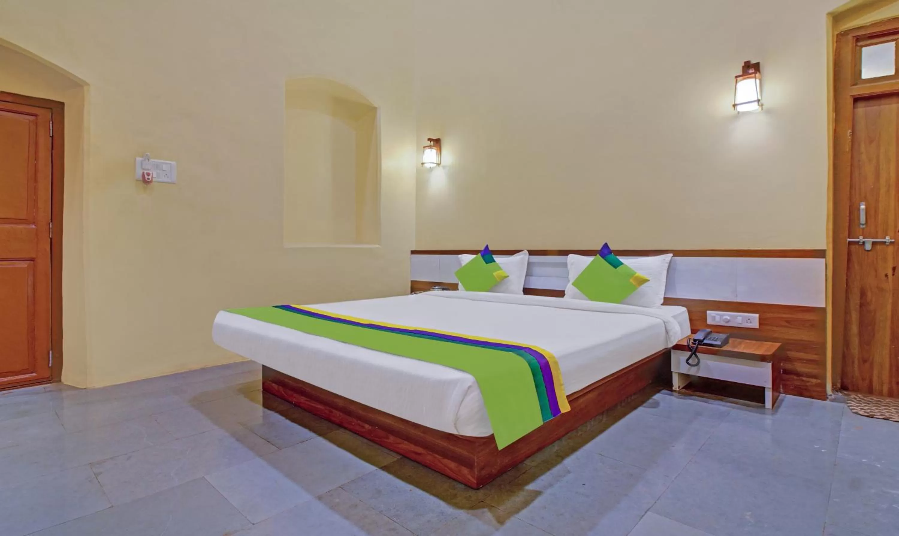 Bed in Treebo Trend Shalimar In The Forest Matheran