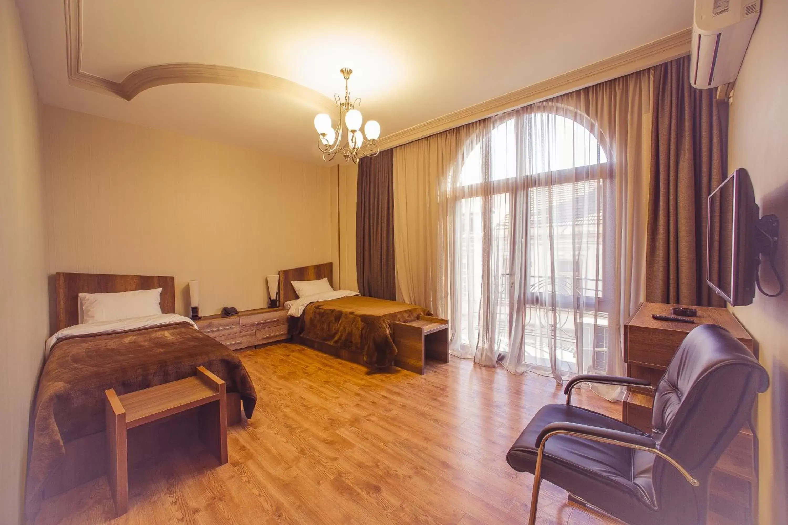 Twin Room with City View in Royal Venezia Hotel Twin Room with City View in Royal Venezia Hotel