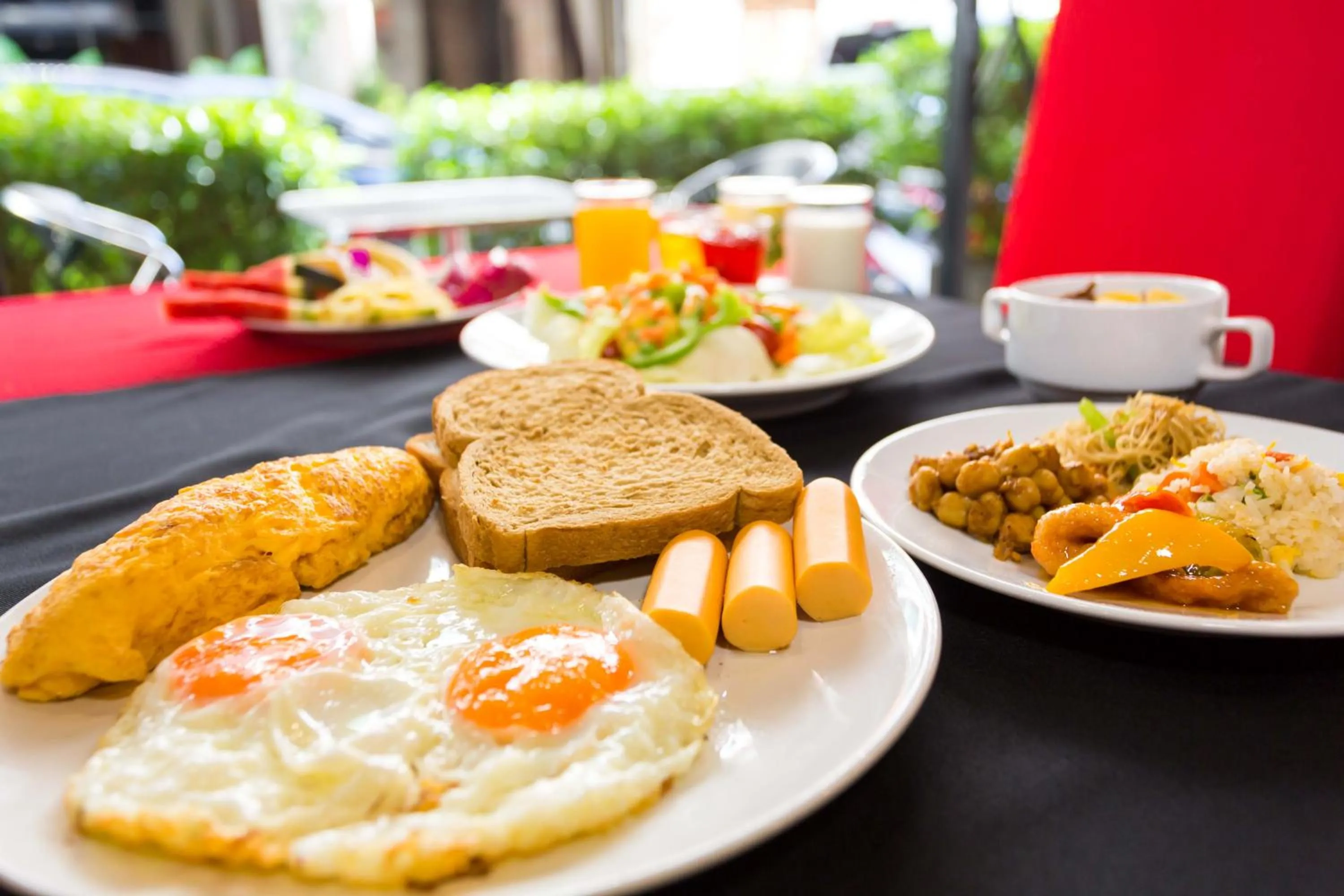 Food and drinks in PJ Patong Resortel