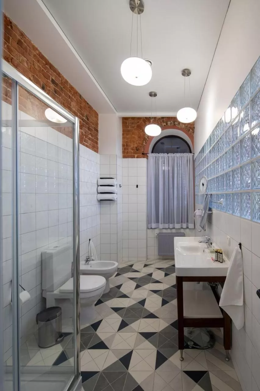 Bathroom in Four Rooms City