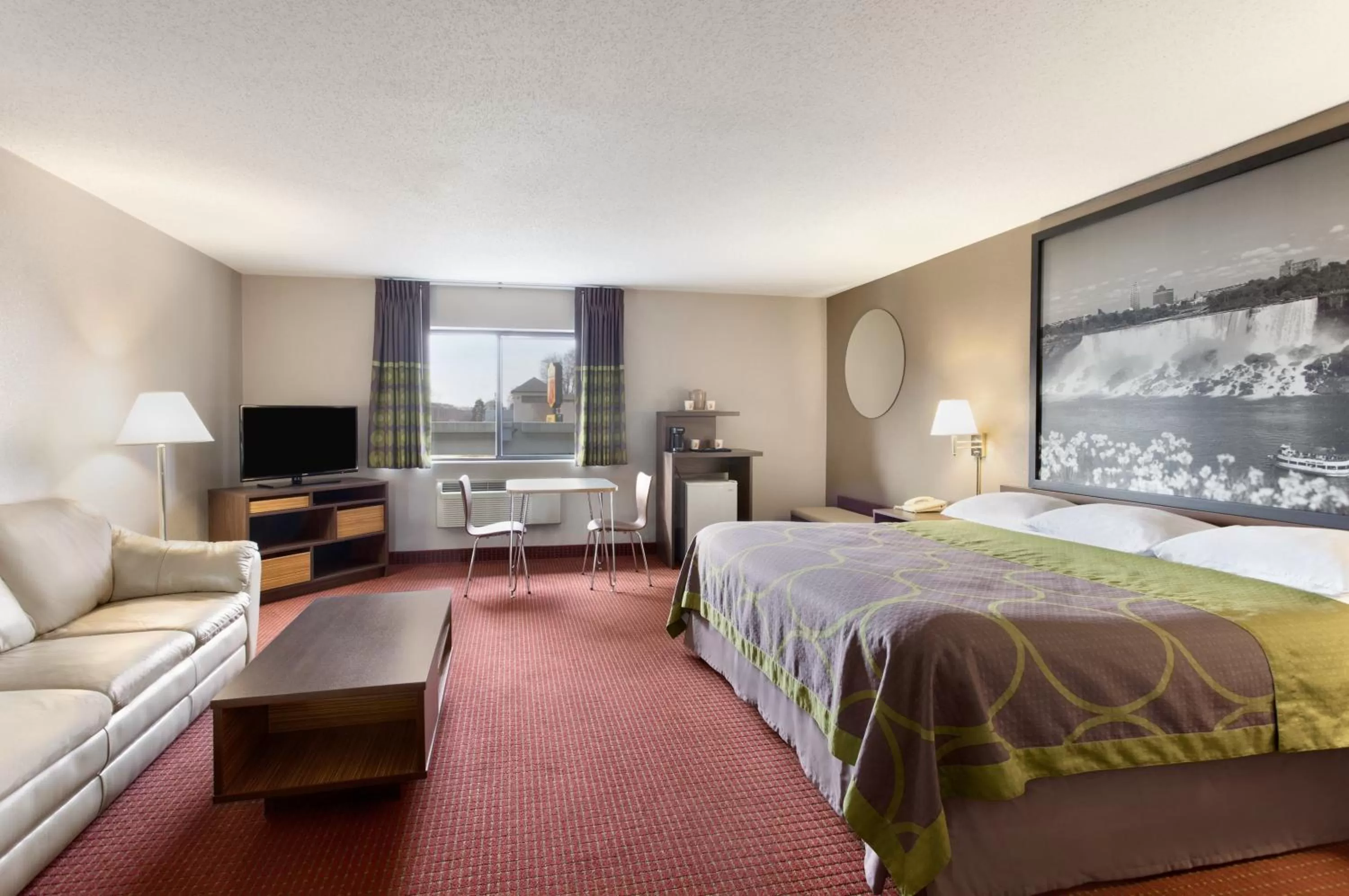 Day, Bed in Super 8 by Wyndham Niagara Falls