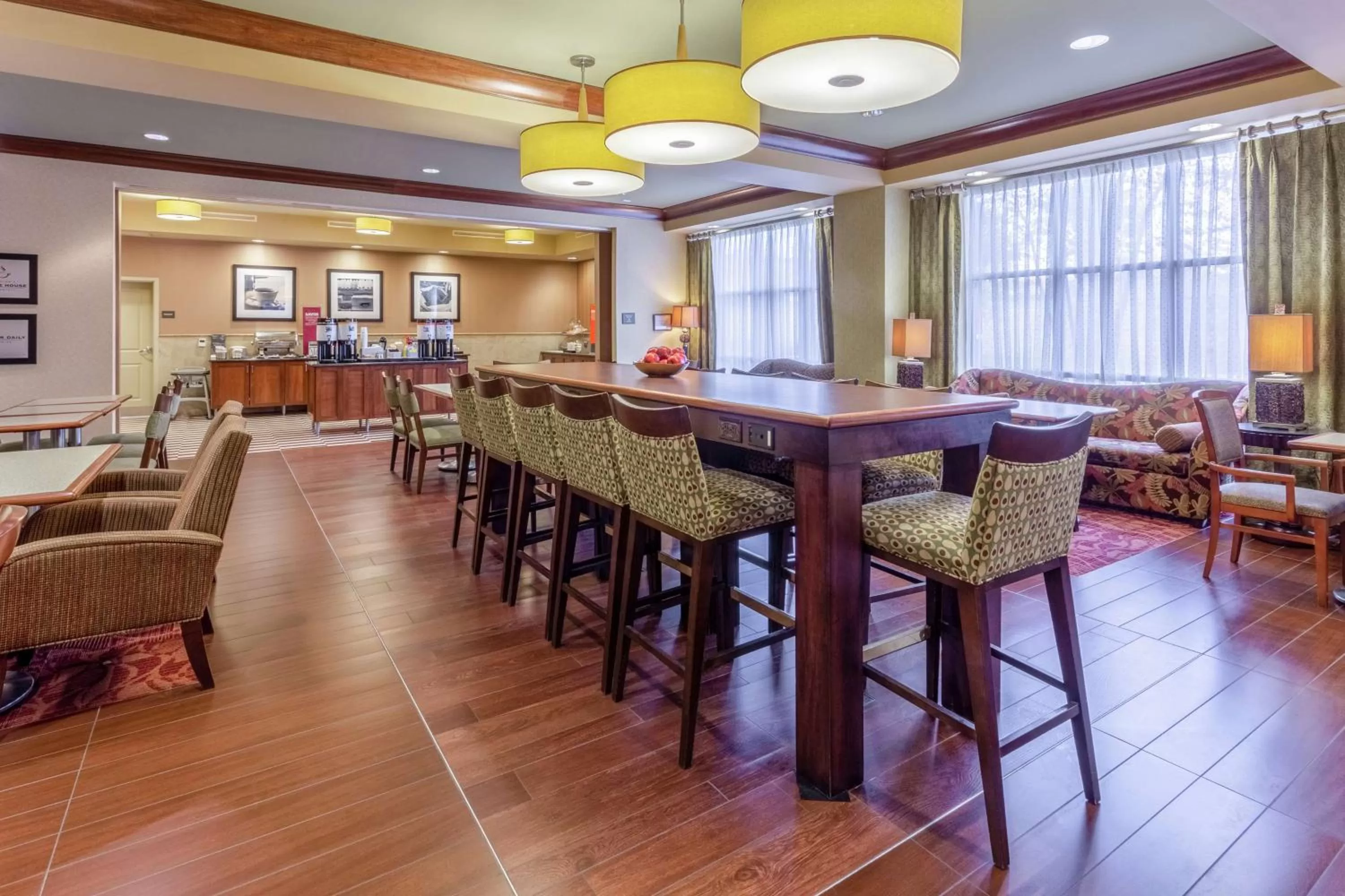 Restaurant/places to eat in Hampton Inn Owings Mills
