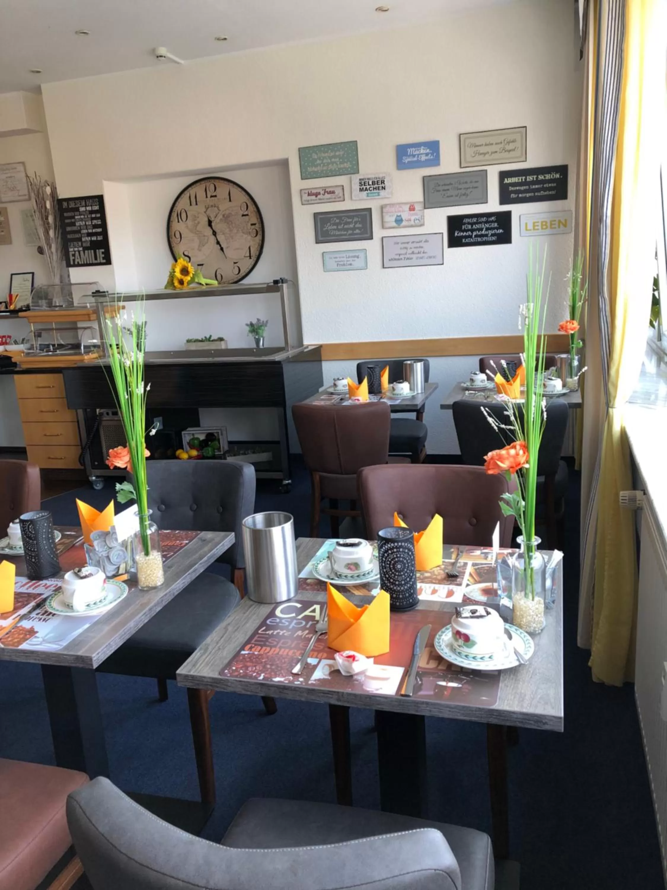 Breakfast in Hotel Peterchens Mondfahrt