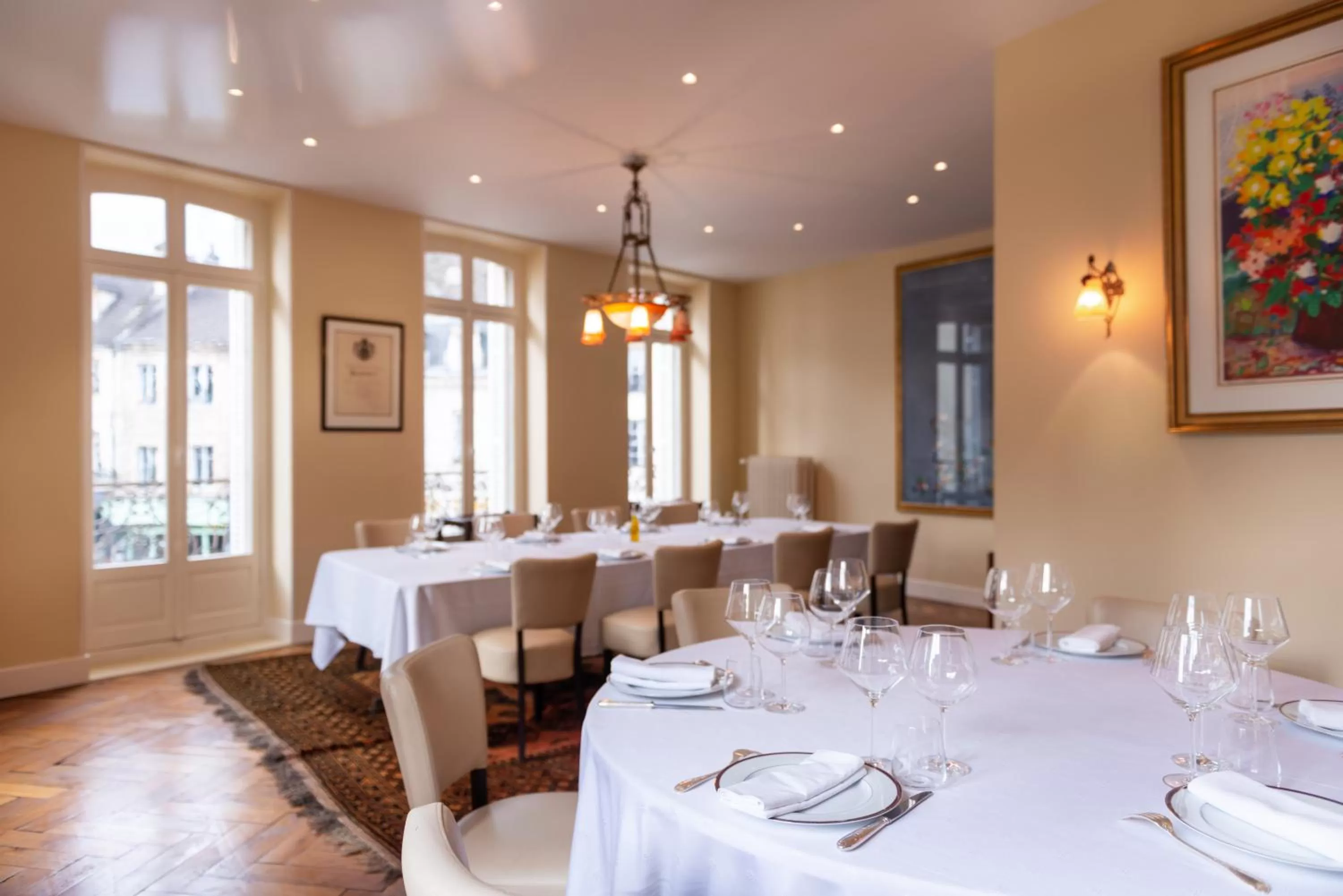 Restaurant/places to eat in L'Hôtel