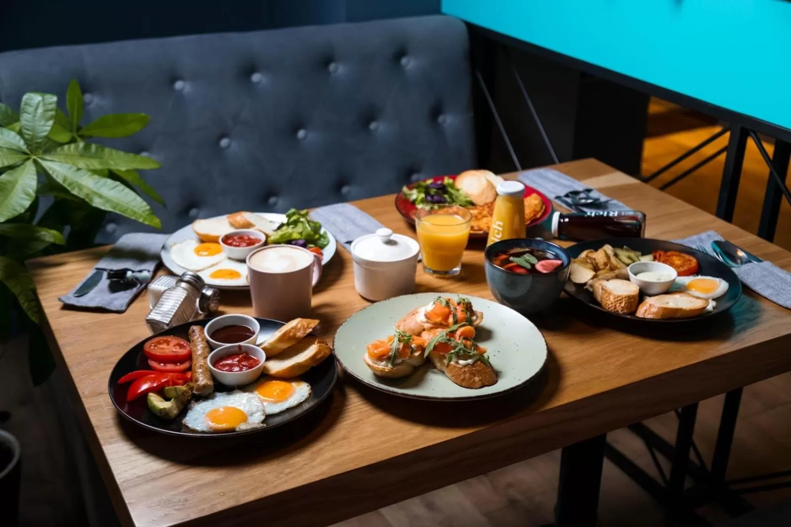 Breakfast in Golden Palace