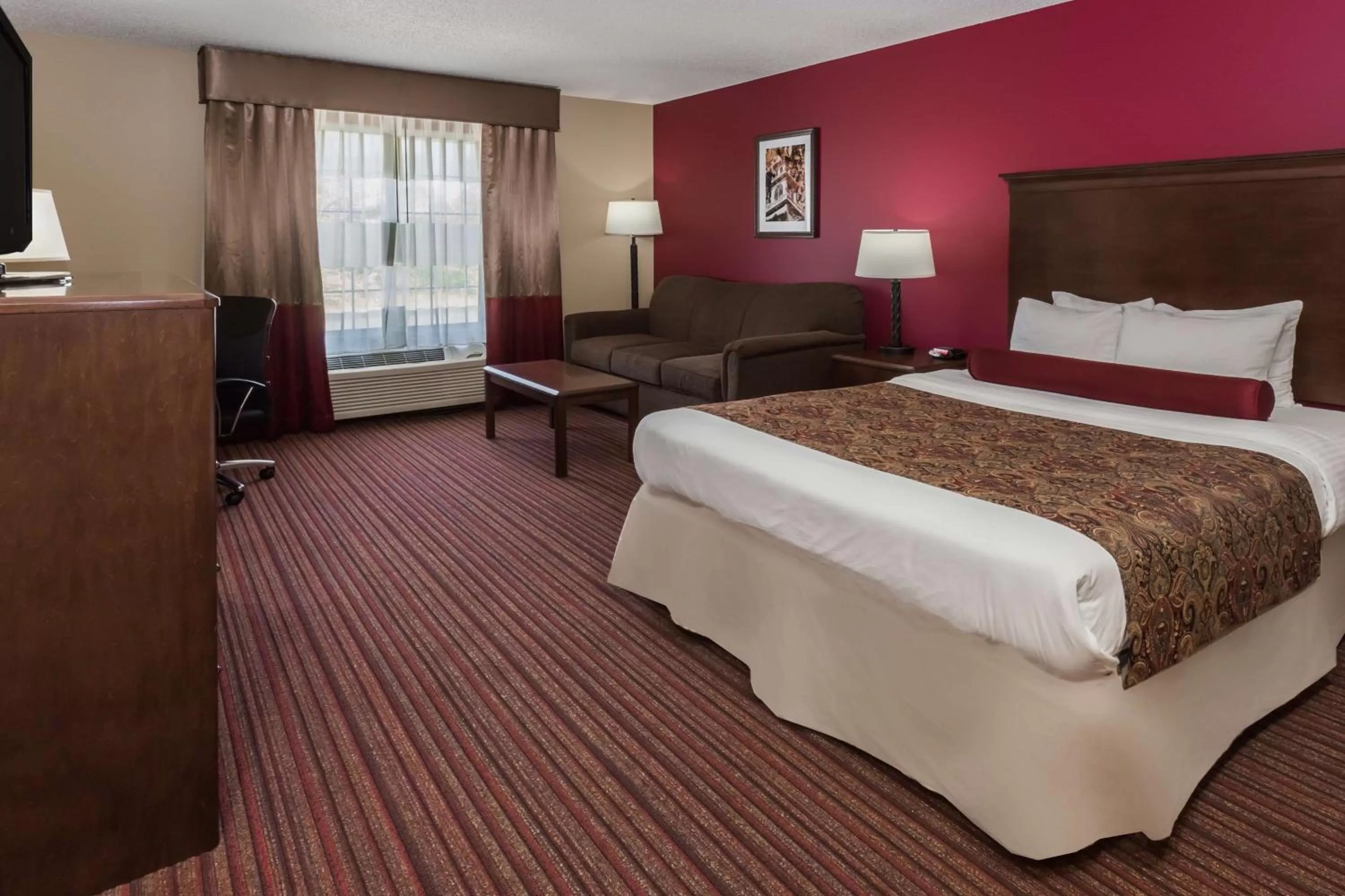 Queen Room with Sofa Bed - Non-Smoking in Baymont by Wyndham Mequon Milwaukee Area