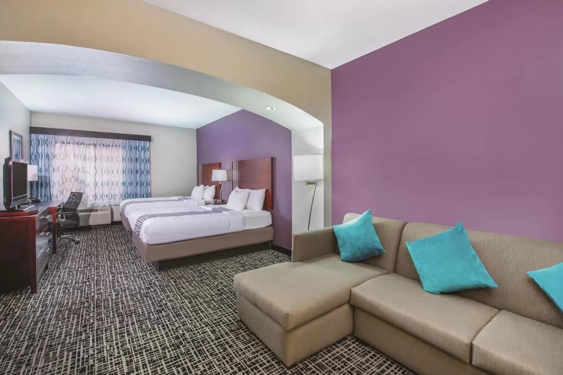 TV and multimedia in La Quinta by Wyndham Oklahoma City -Yukon