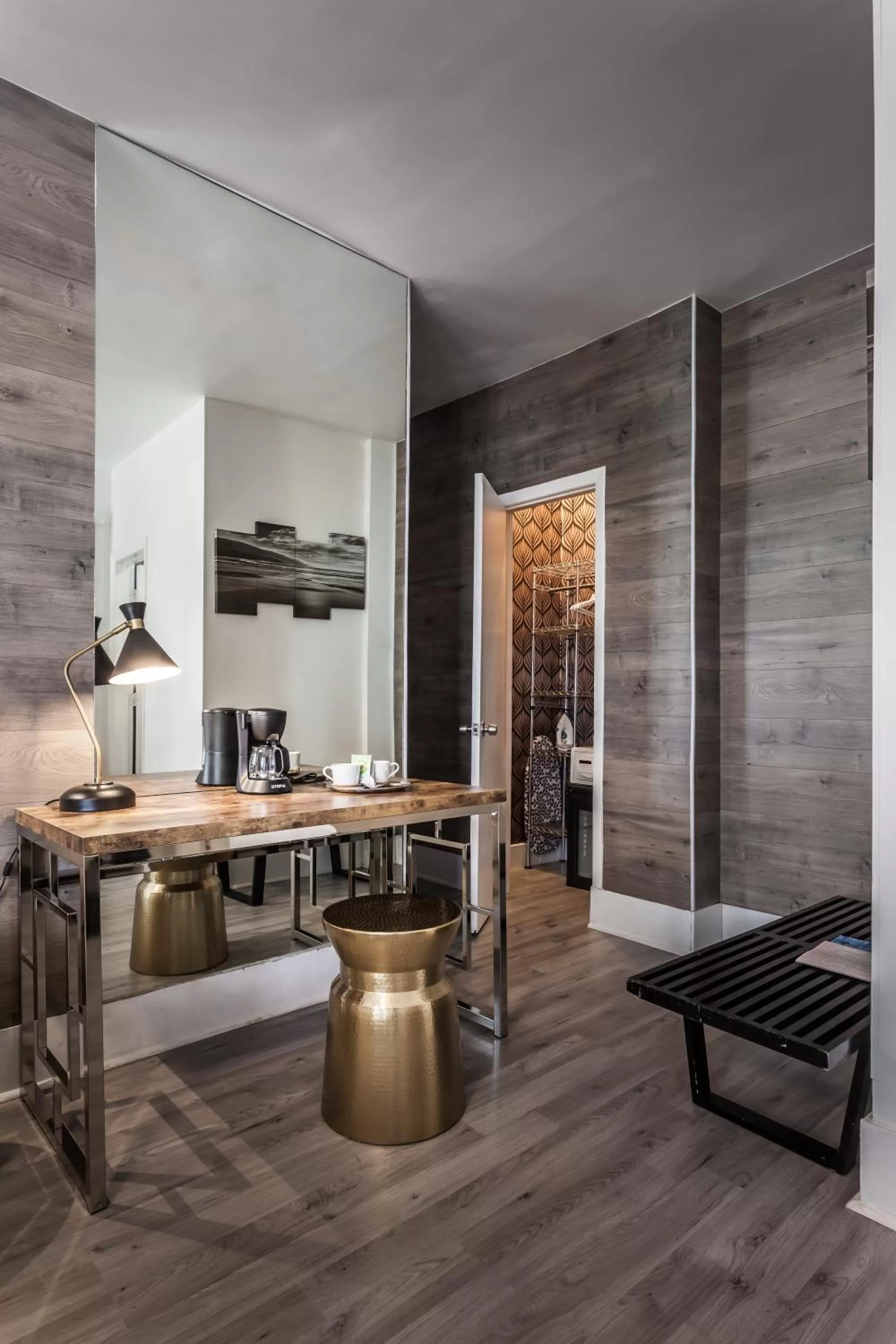 Coffee/tea facilities in Century Hotel