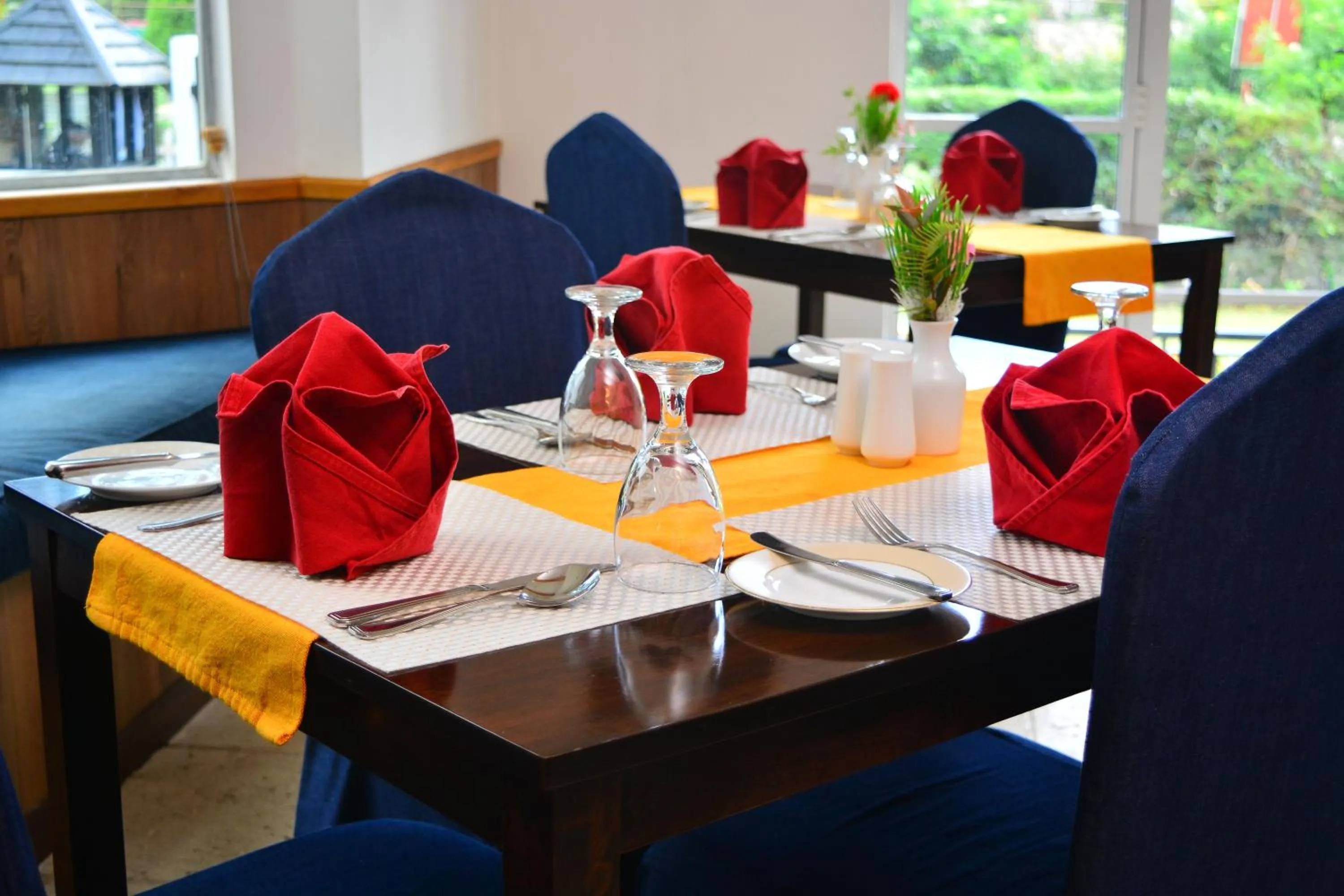 Restaurant/places to eat in Unique Cottages