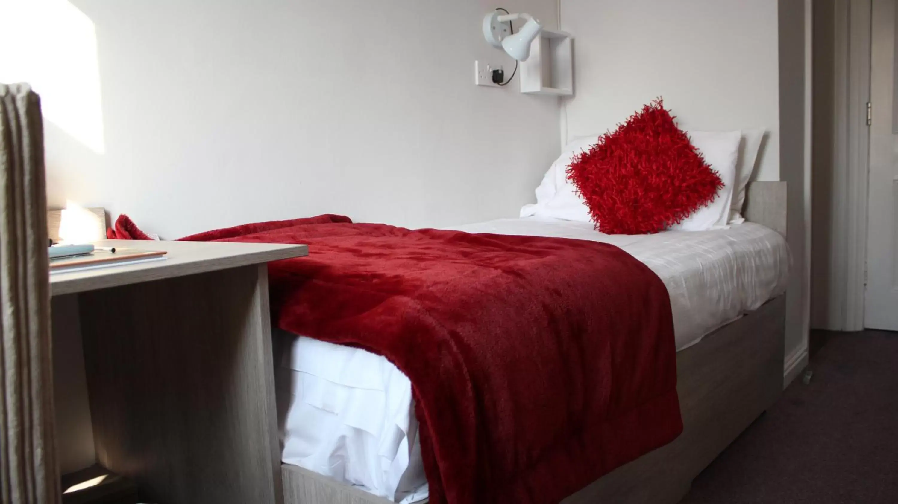 Budget Single Room in The Whittington and Cat Budget Single Room in The Whittington and Cat