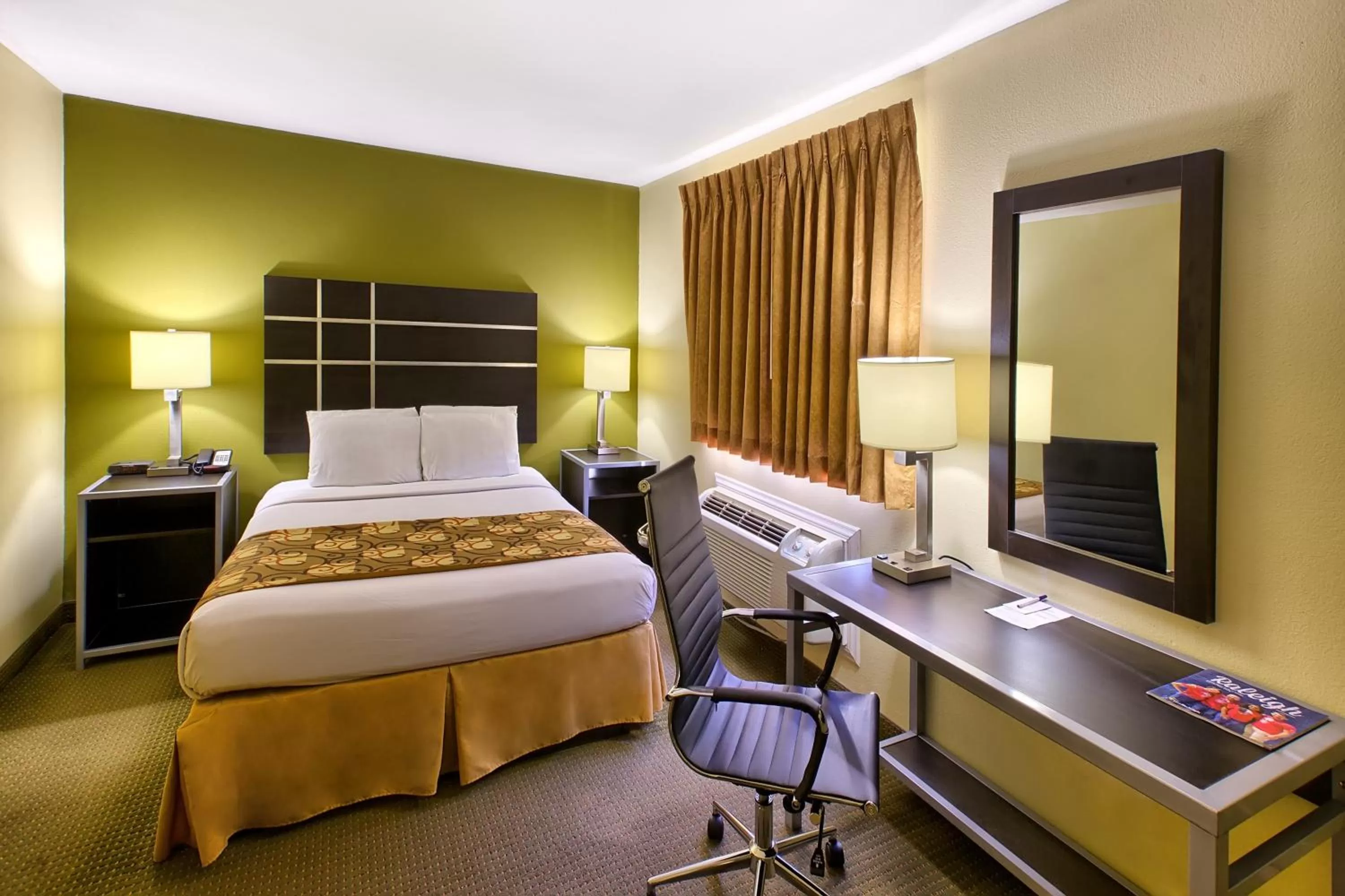 Bedroom, Bed in Country Hearth Inn of Knightdale