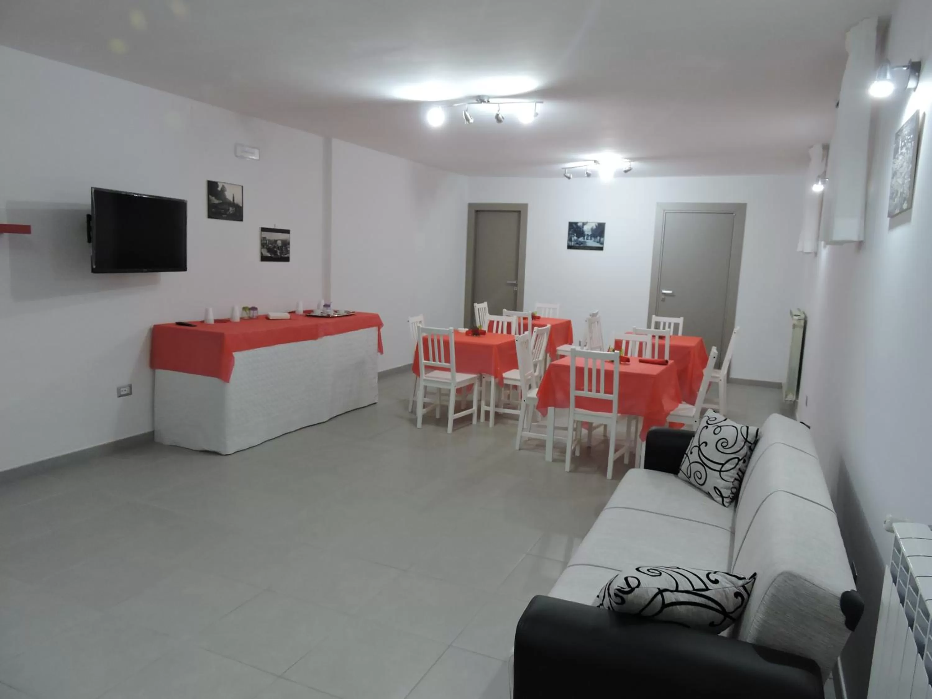 Communal lounge/ TV room, Seating Area in Pompei Ruins