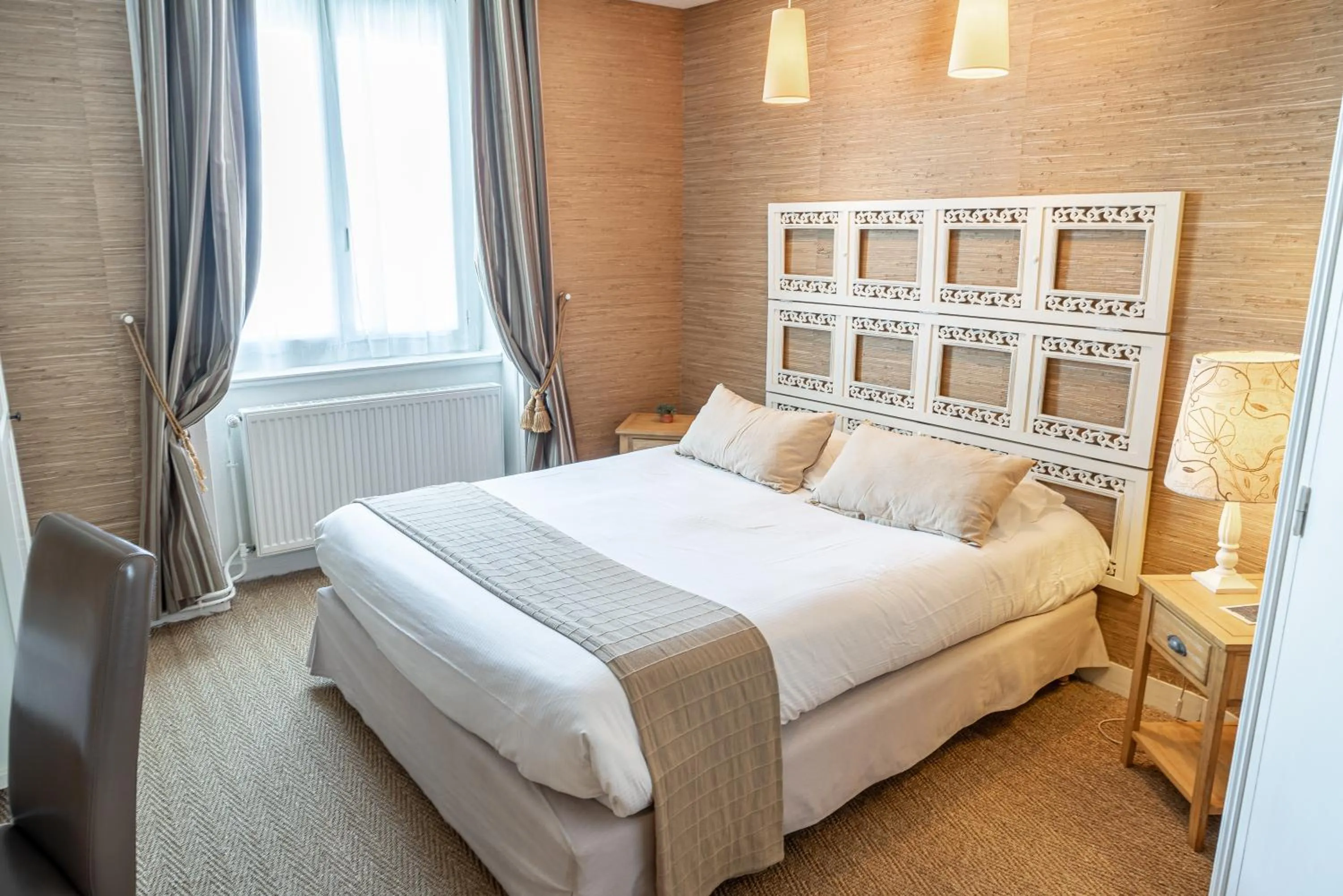 Bed in Cit'Hotel Normandy Hotel Pornichet La Baule