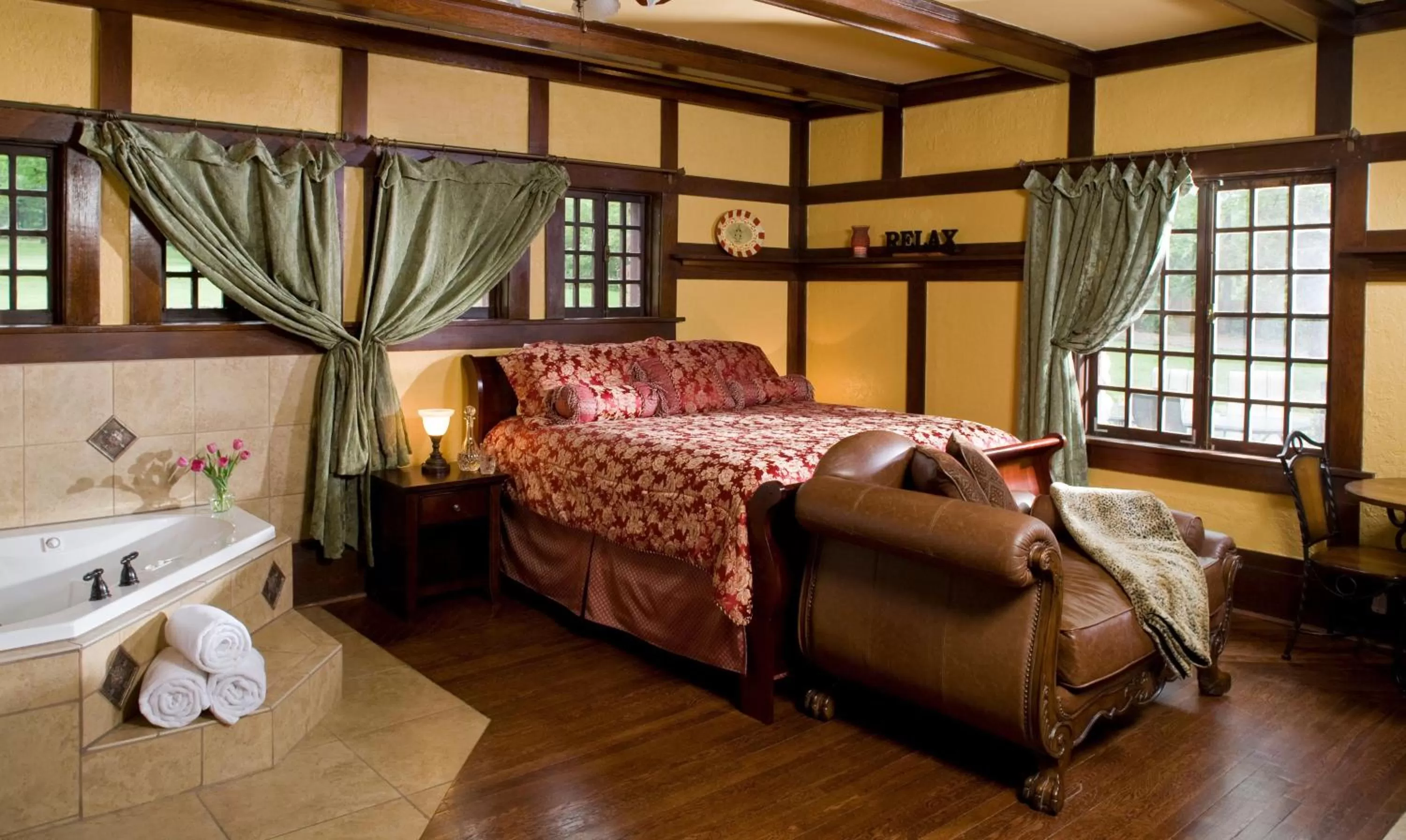 Other, Bed in Hilltop Manor B&B