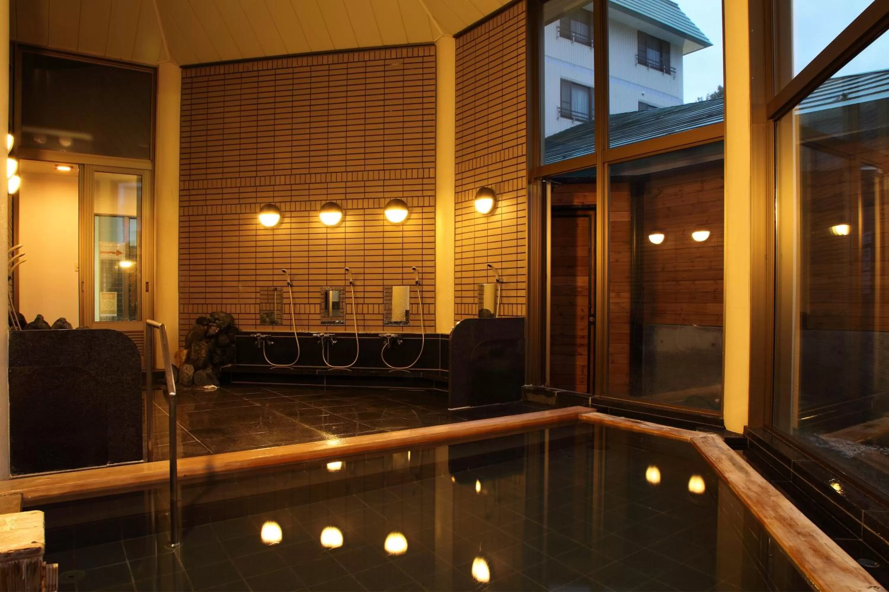 Hot Spring Bath in Hotel Oak Forest
