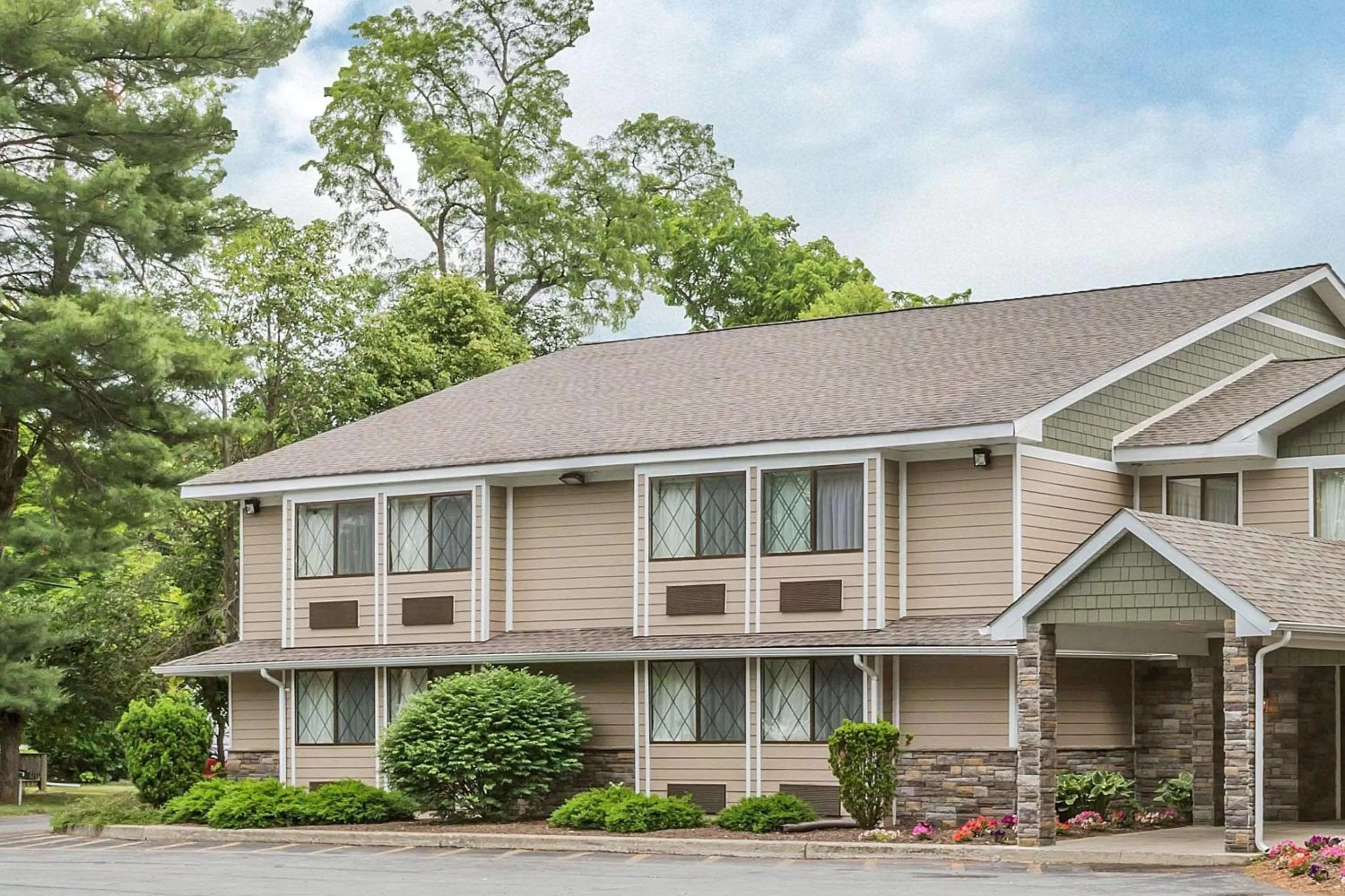 Property building in Quality Inn Hyde Park - Poughkeepsie North