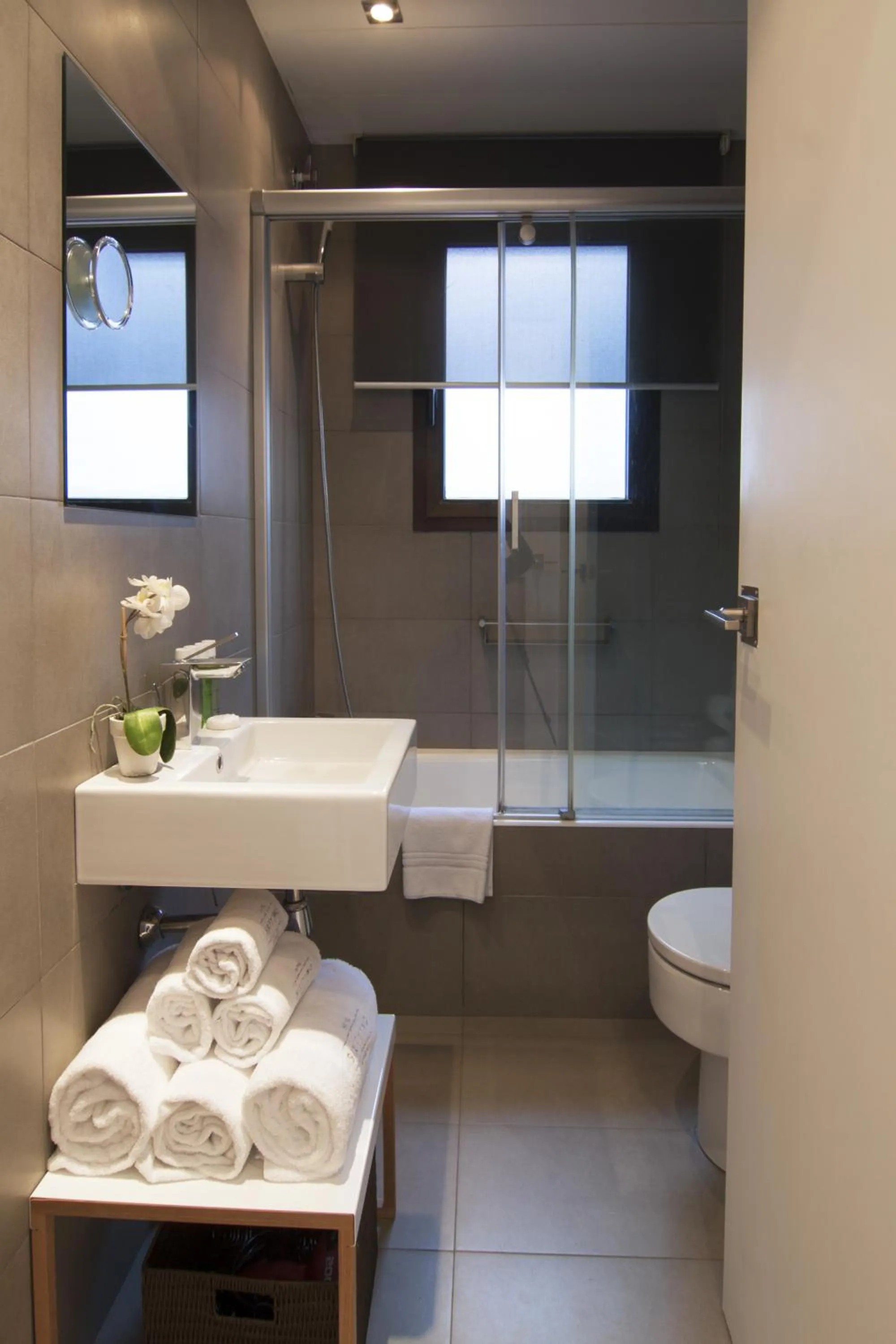 Bathroom in Apartments Sixtyfour