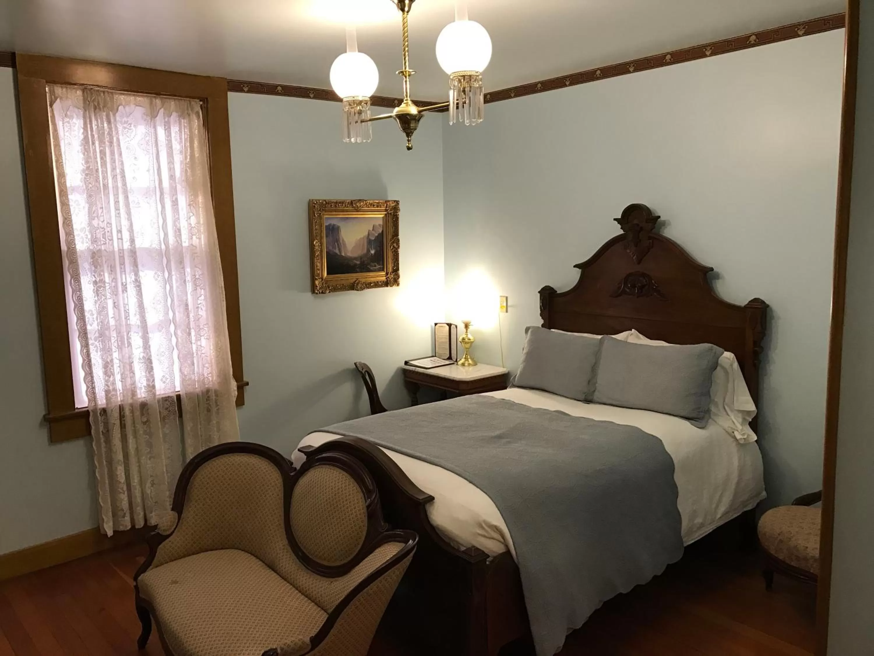 Bedroom in Cosmopolitan Hotel