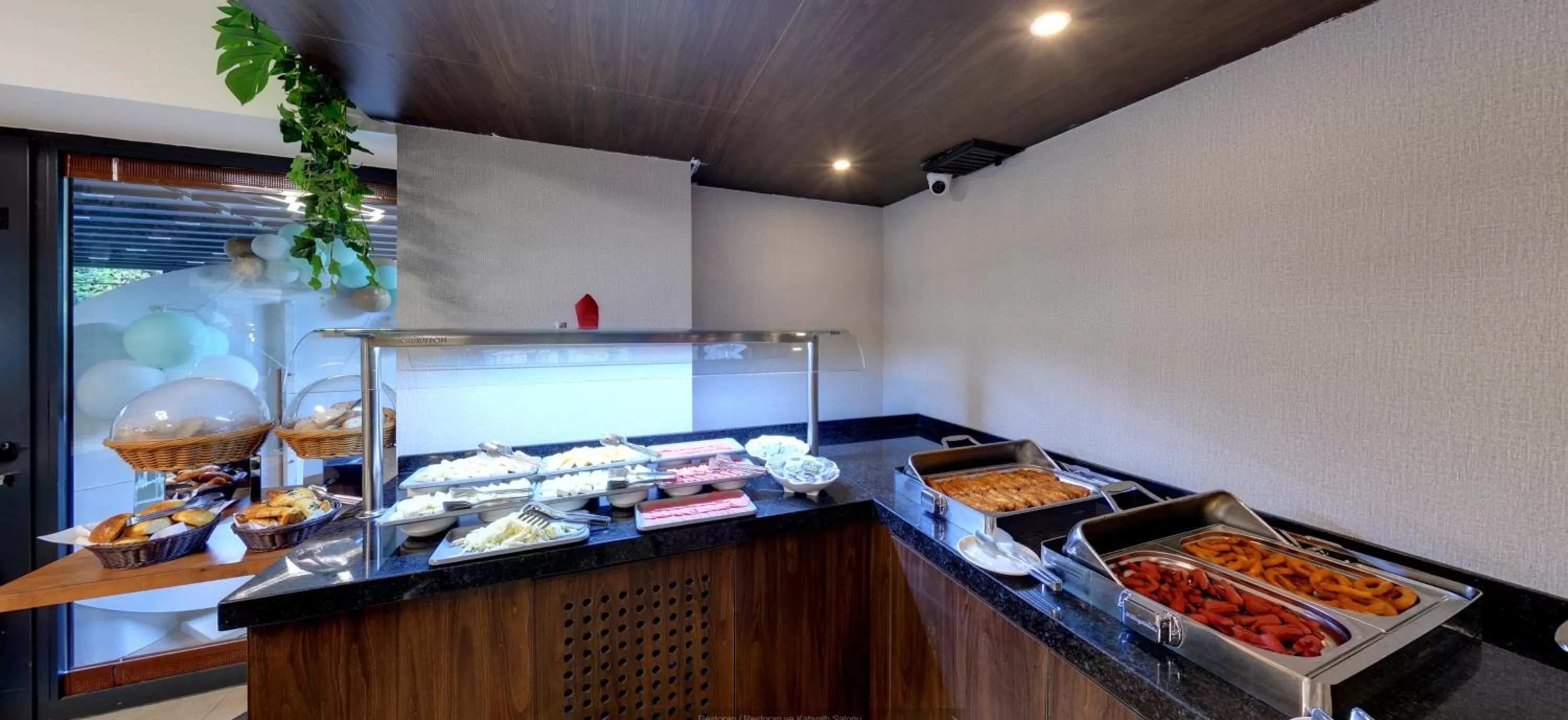 Buffet breakfast in Leo Suites