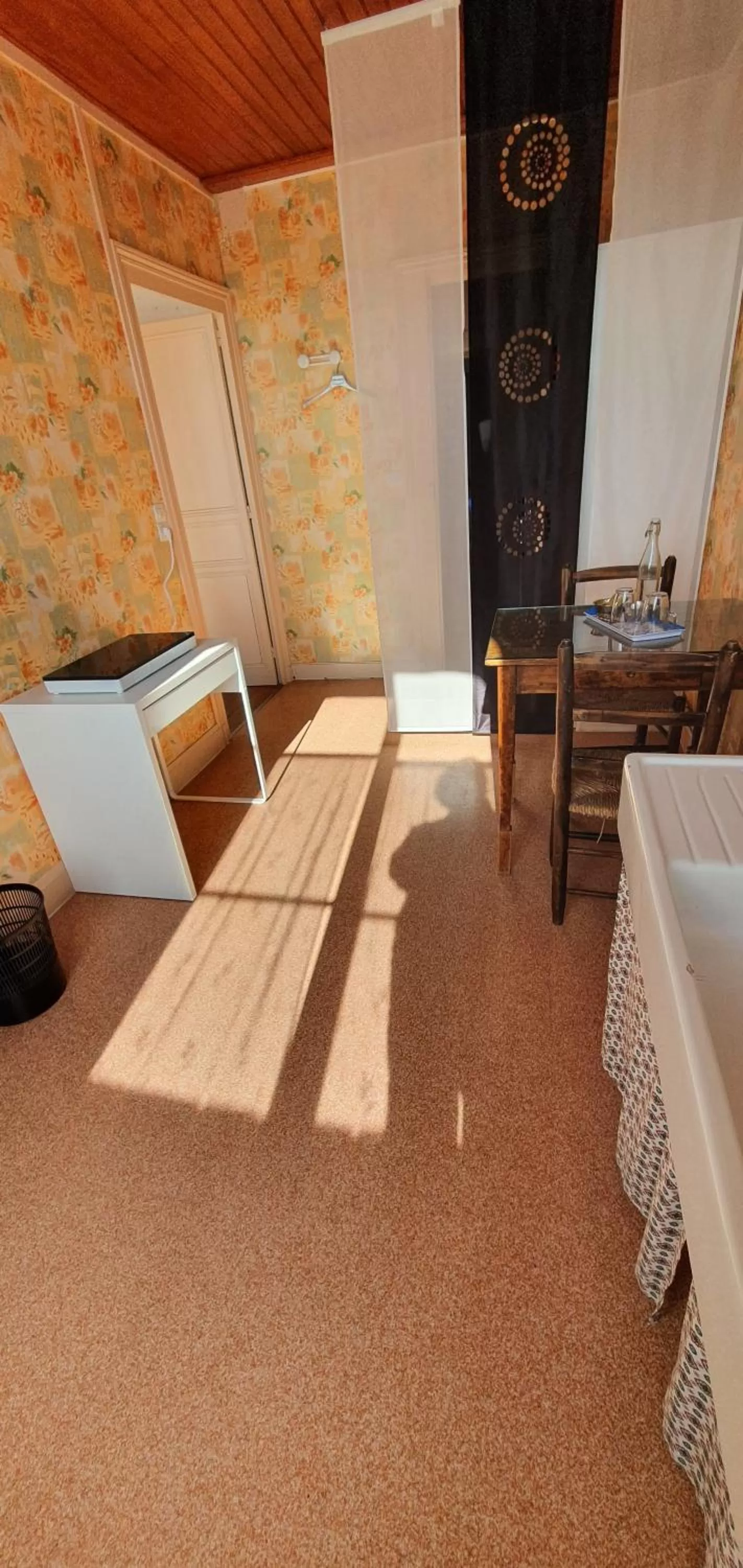 Kitchen or kitchenette, Bed in JOYEUX REVEIL