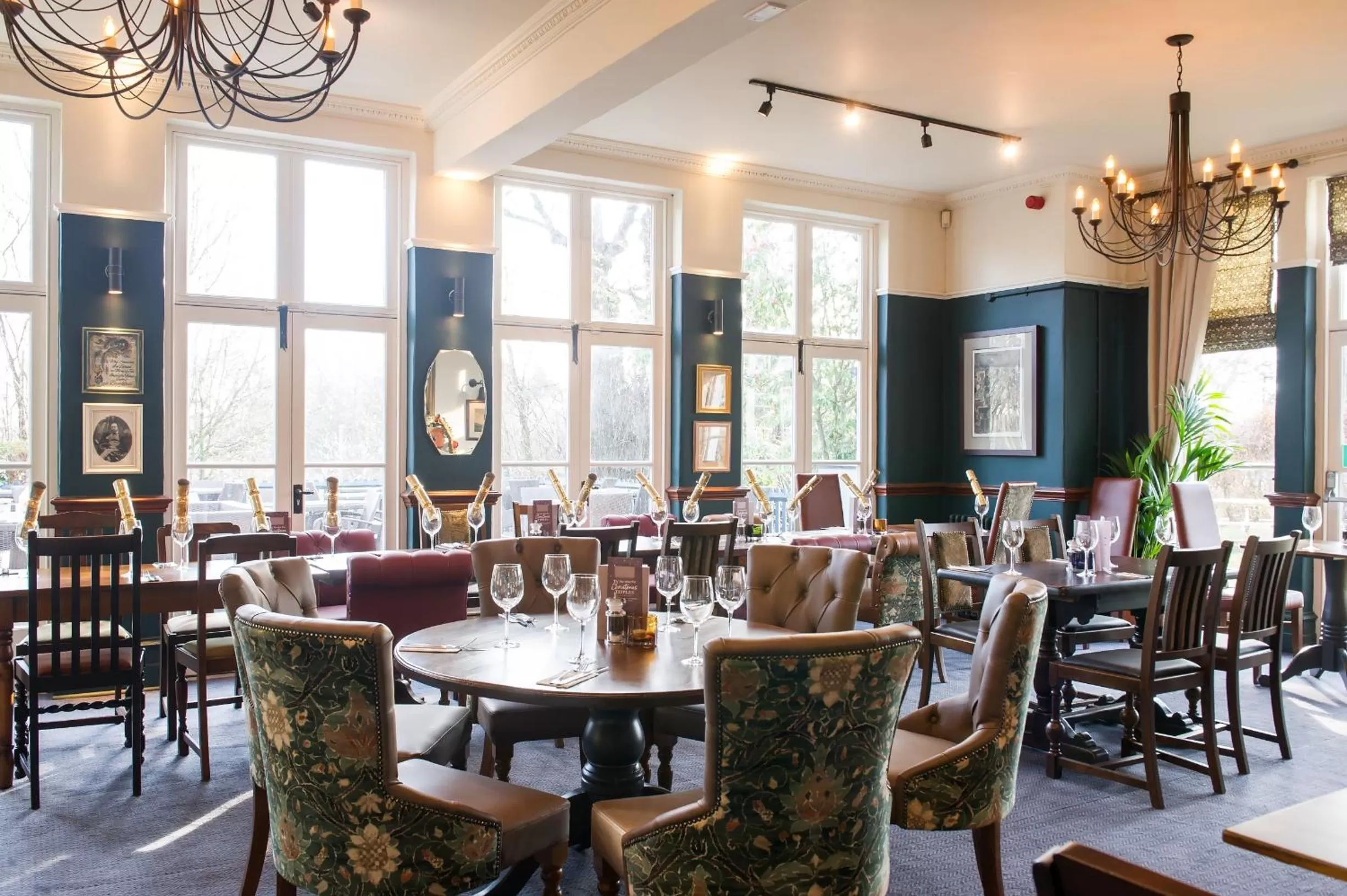 Food and drinks in The Cheshire Cat by Innkeeper's Collection